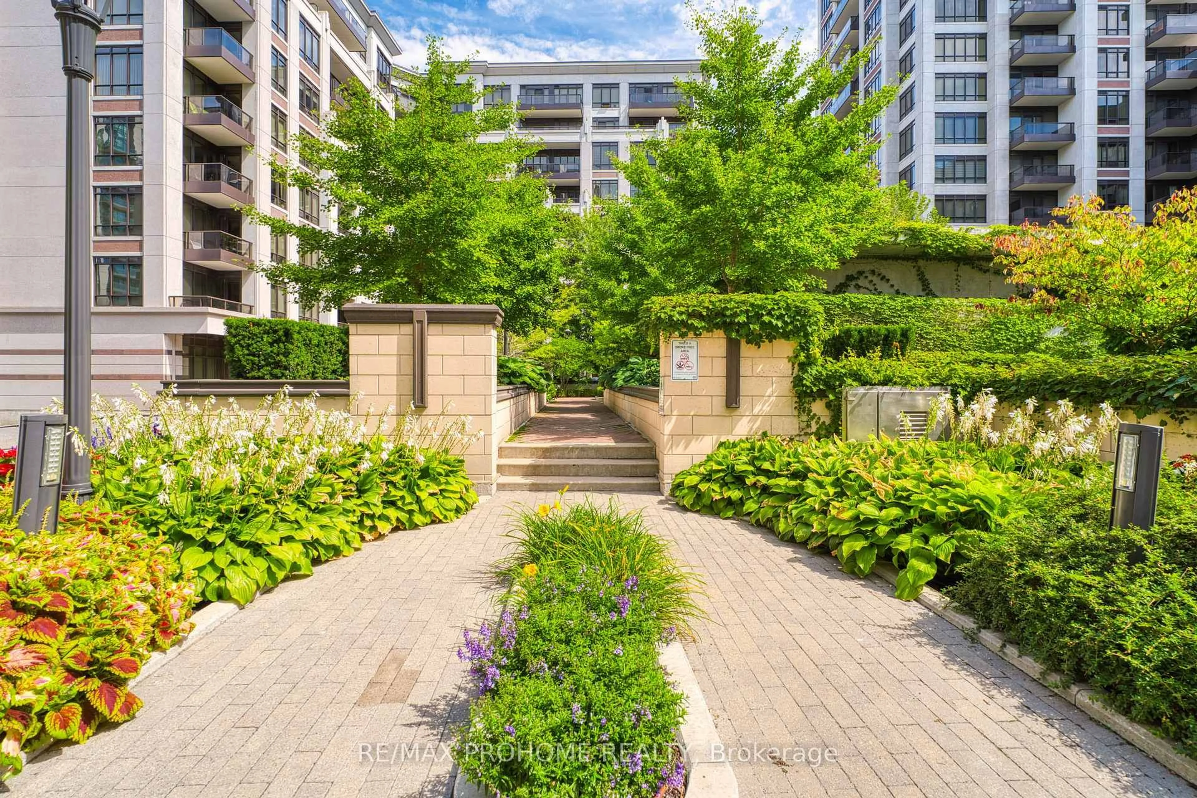 Patio, street for 33 Clegg Rd #1112, Markham Ontario L6G 0G6