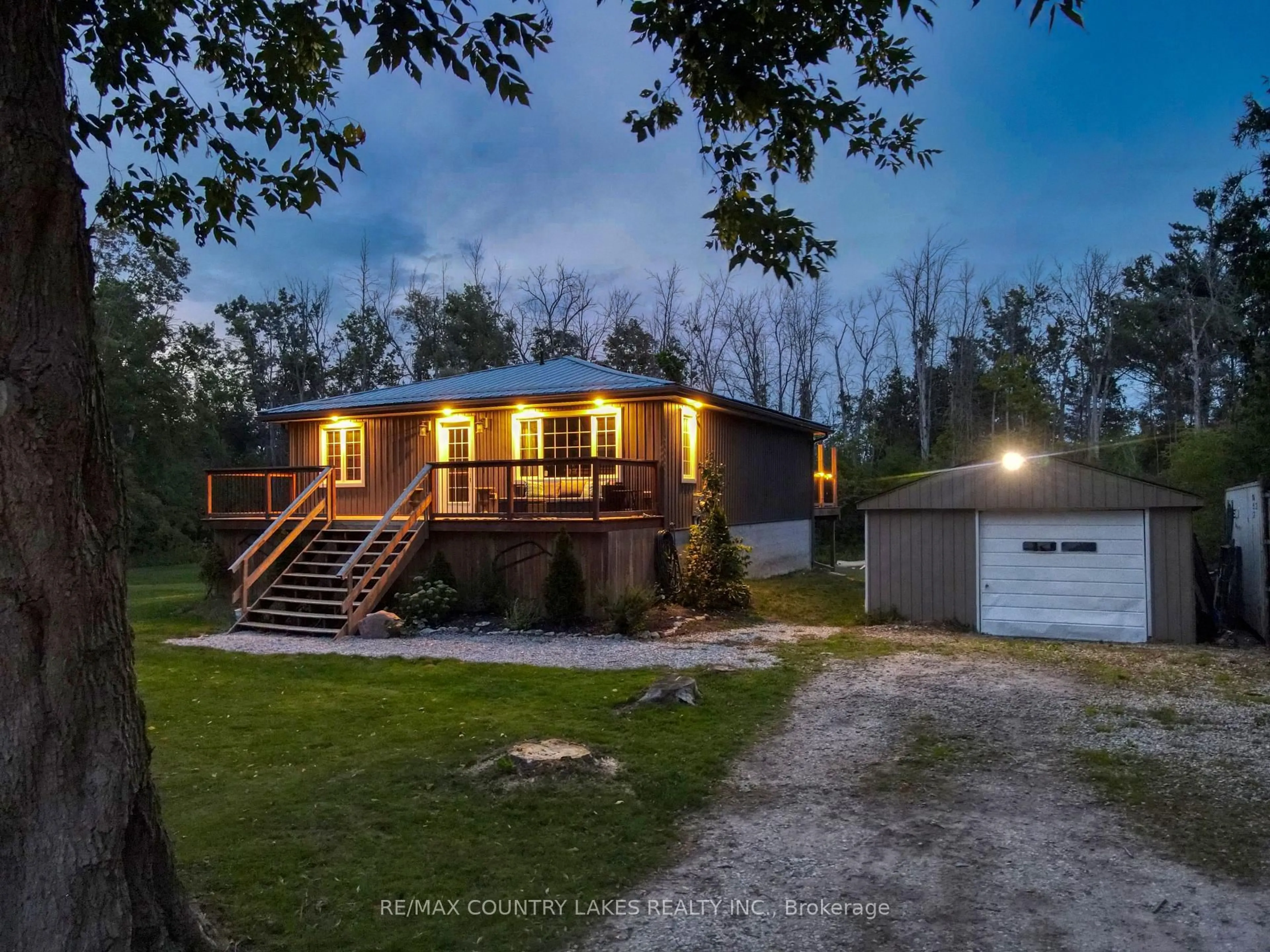 A pic from outside/outdoor area/front of a property/back of a property/a pic from drone, unknown for 15 Patricia Cres, Brock Ontario L0K 1A0