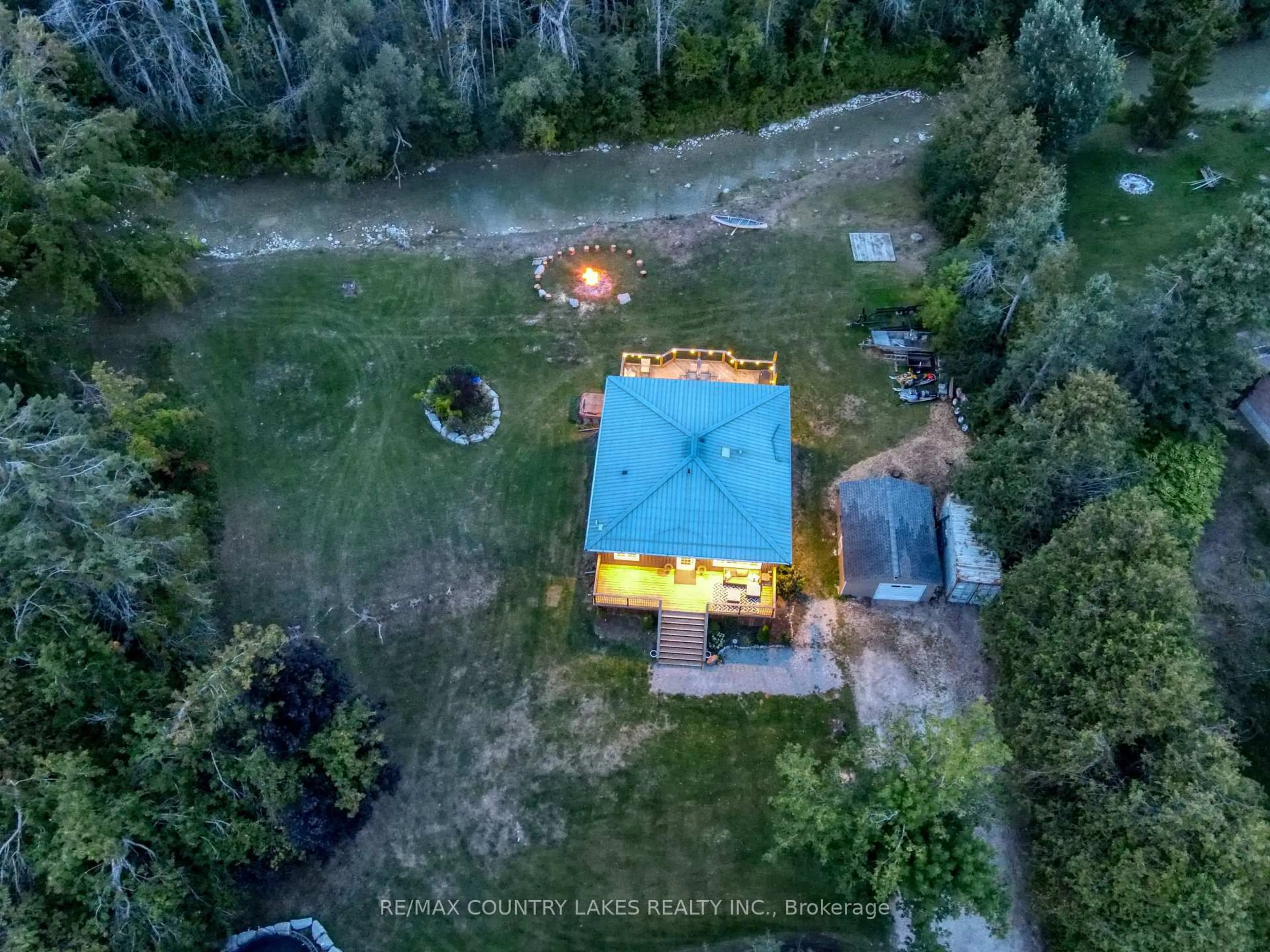 A pic from outside/outdoor area/front of a property/back of a property/a pic from drone, unknown for 15 Patricia Cres, Brock Ontario L0K 1A0