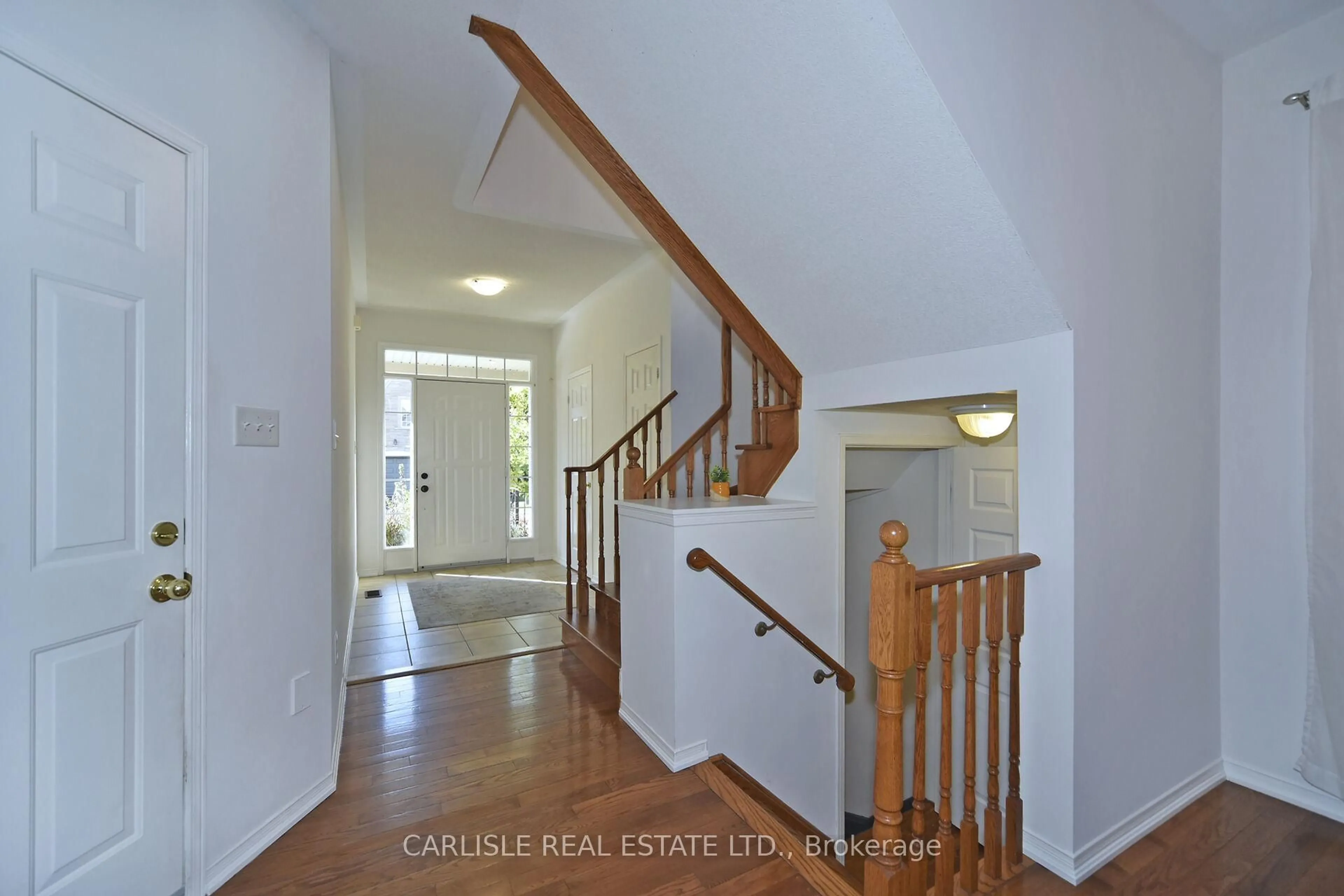 Indoor foyer for 22 Carnoustie Cres, Richmond Hill Ontario L4E 0A1