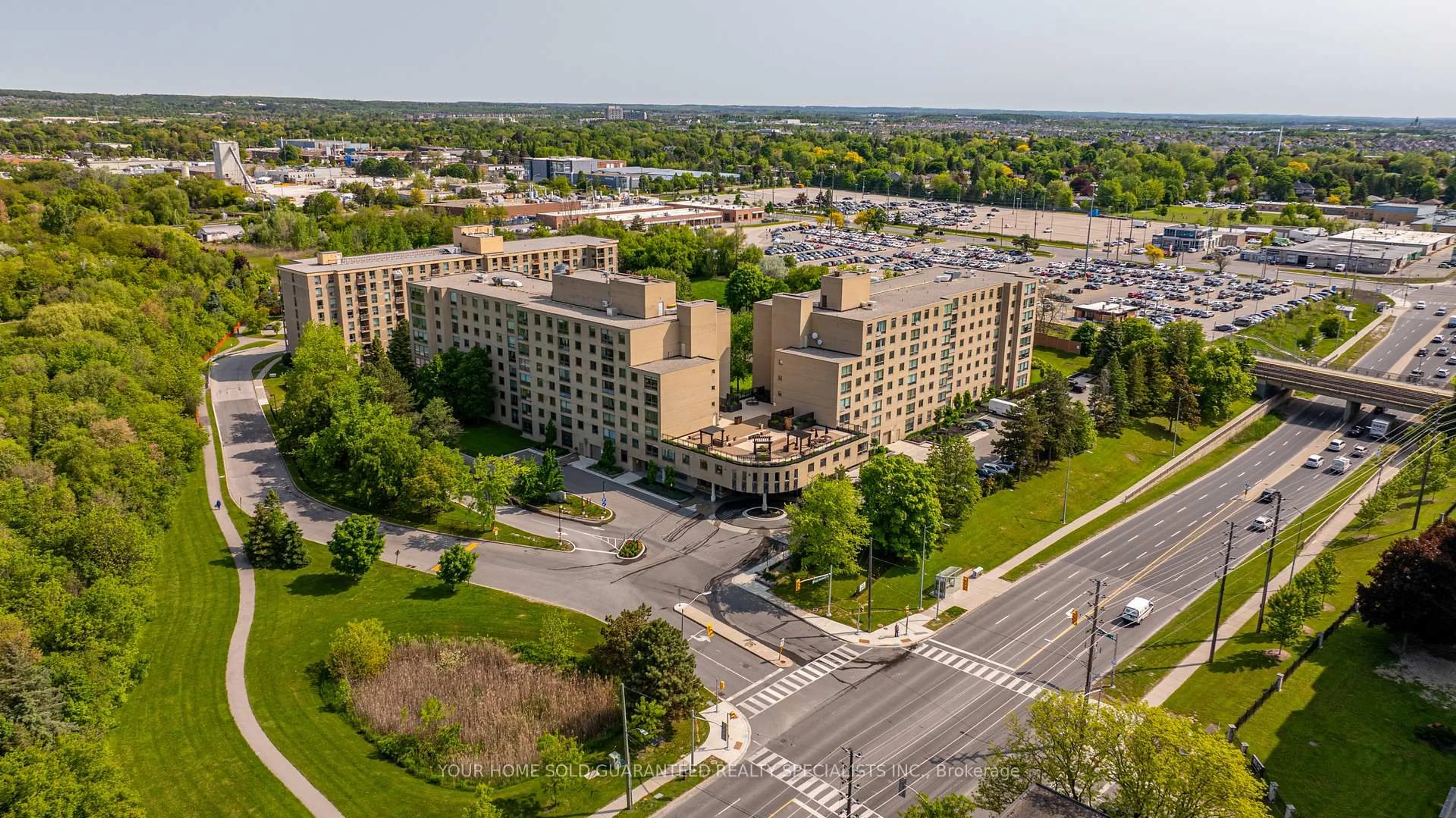 A pic from outside/outdoor area/front of a property/back of a property/a pic from drone, building for 326 Major Mackenzie Dr #511, Richmond Hill Ontario L4C 8T4