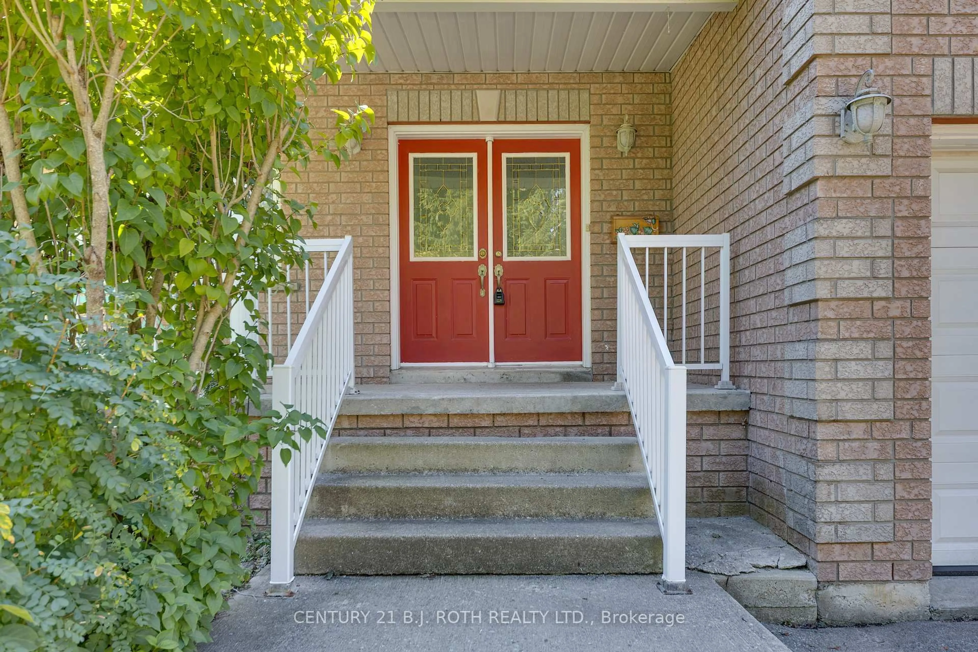 Indoor entryway for 1005 Goshen Rd, Innisfil Ontario L9S 2B5