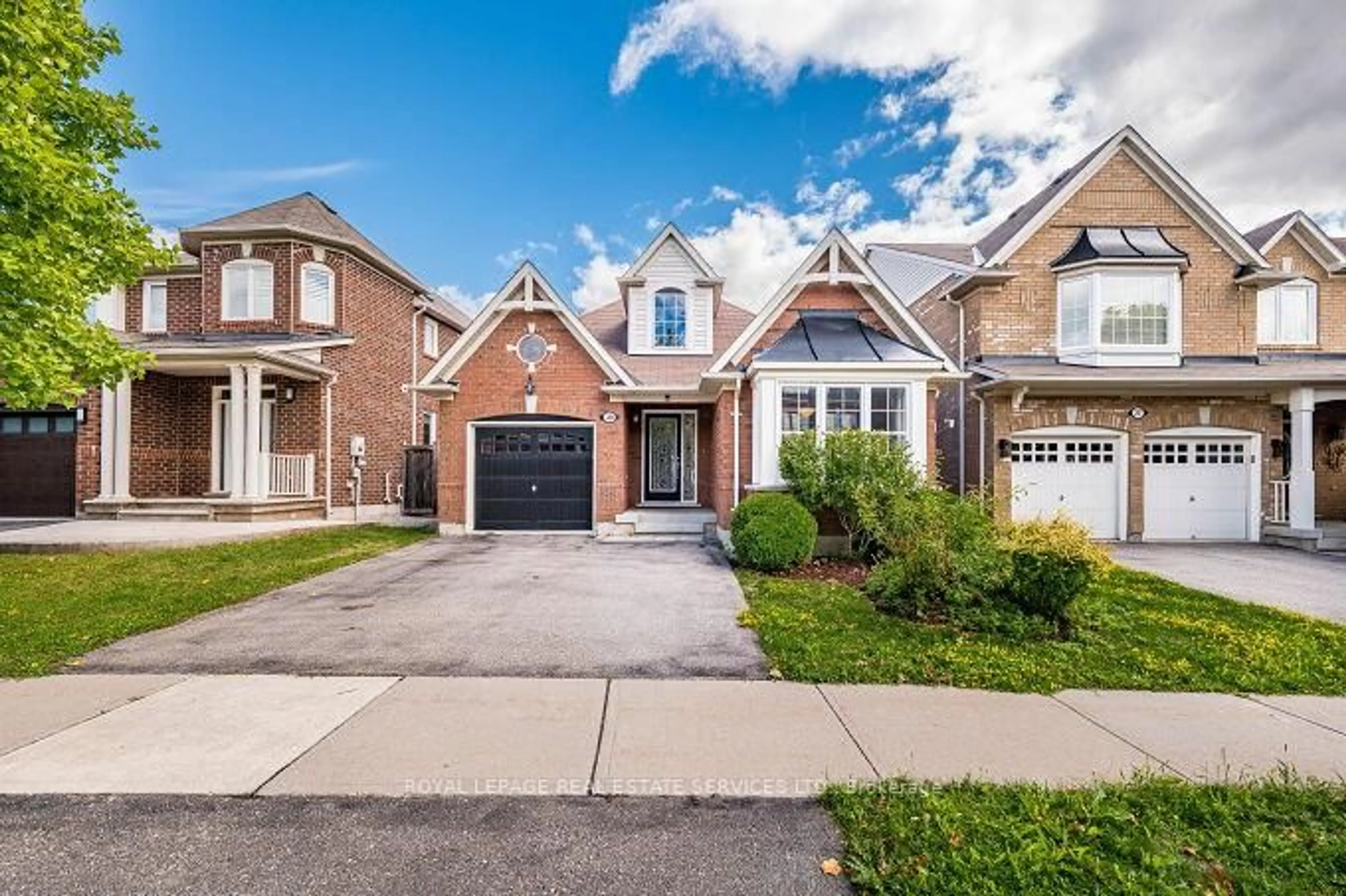 Home with brick exterior material, street for 39 Mae Brooks Dr, Newmarket Ontario L3X 3J5