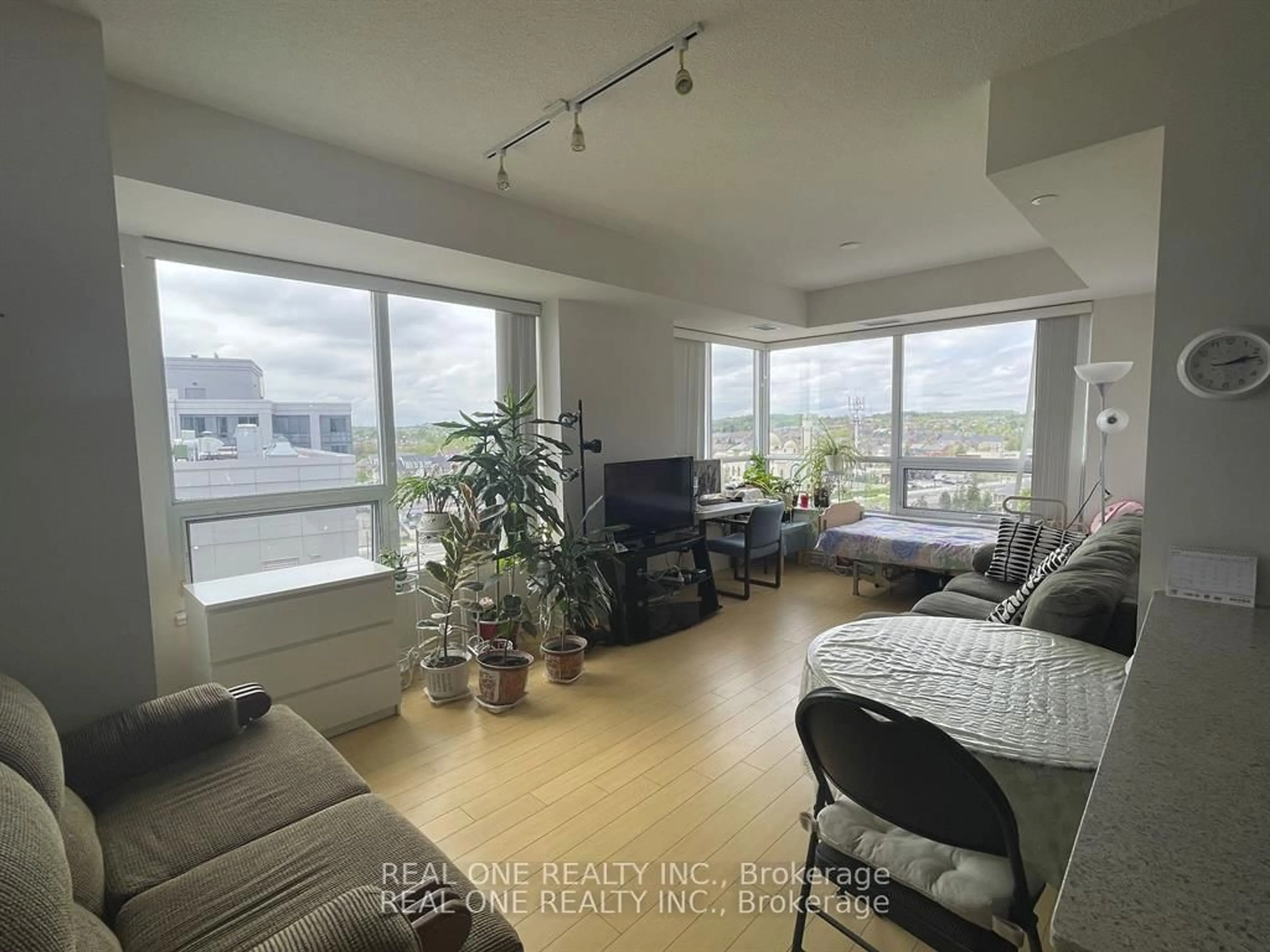 Living room with furniture, unknown for 11211 Yonge St #1105, Richmond Hill Ontario L4S 0E9