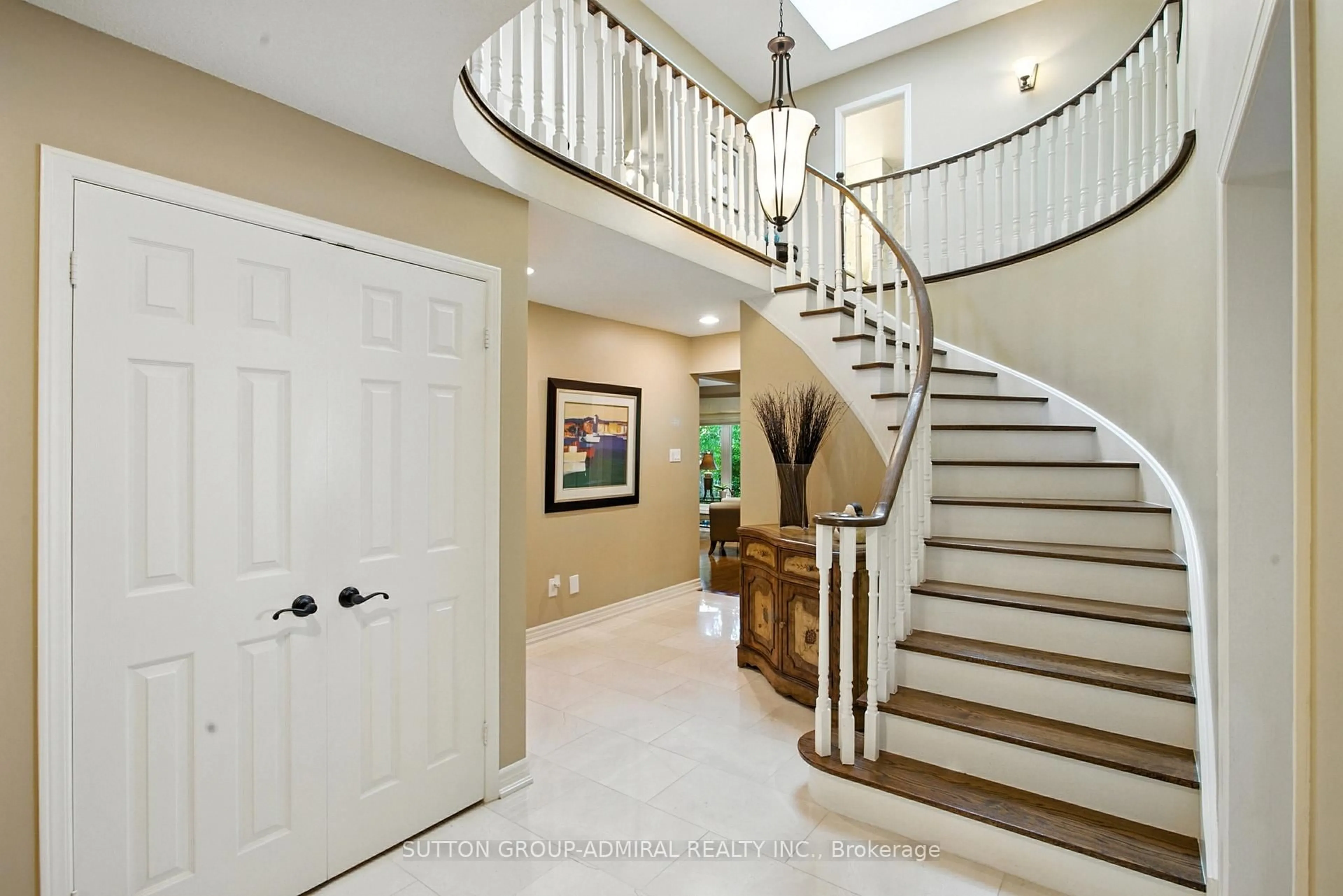 Indoor entryway for 12 Glendale Rd, Markham Ontario L3T 6X7