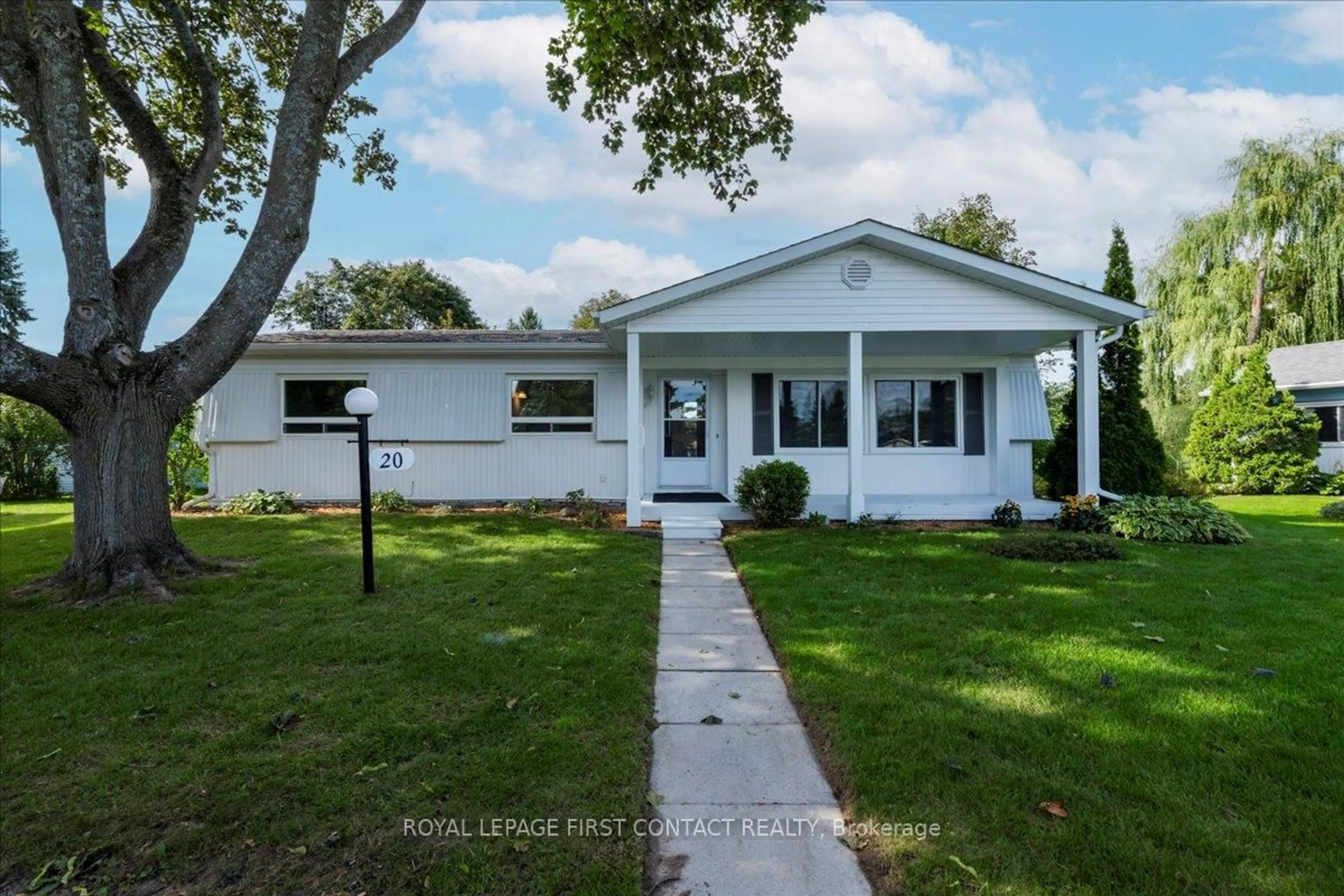 Home with vinyl exterior material, street for 20 Main St, Innisfil Ontario L9S 1M8