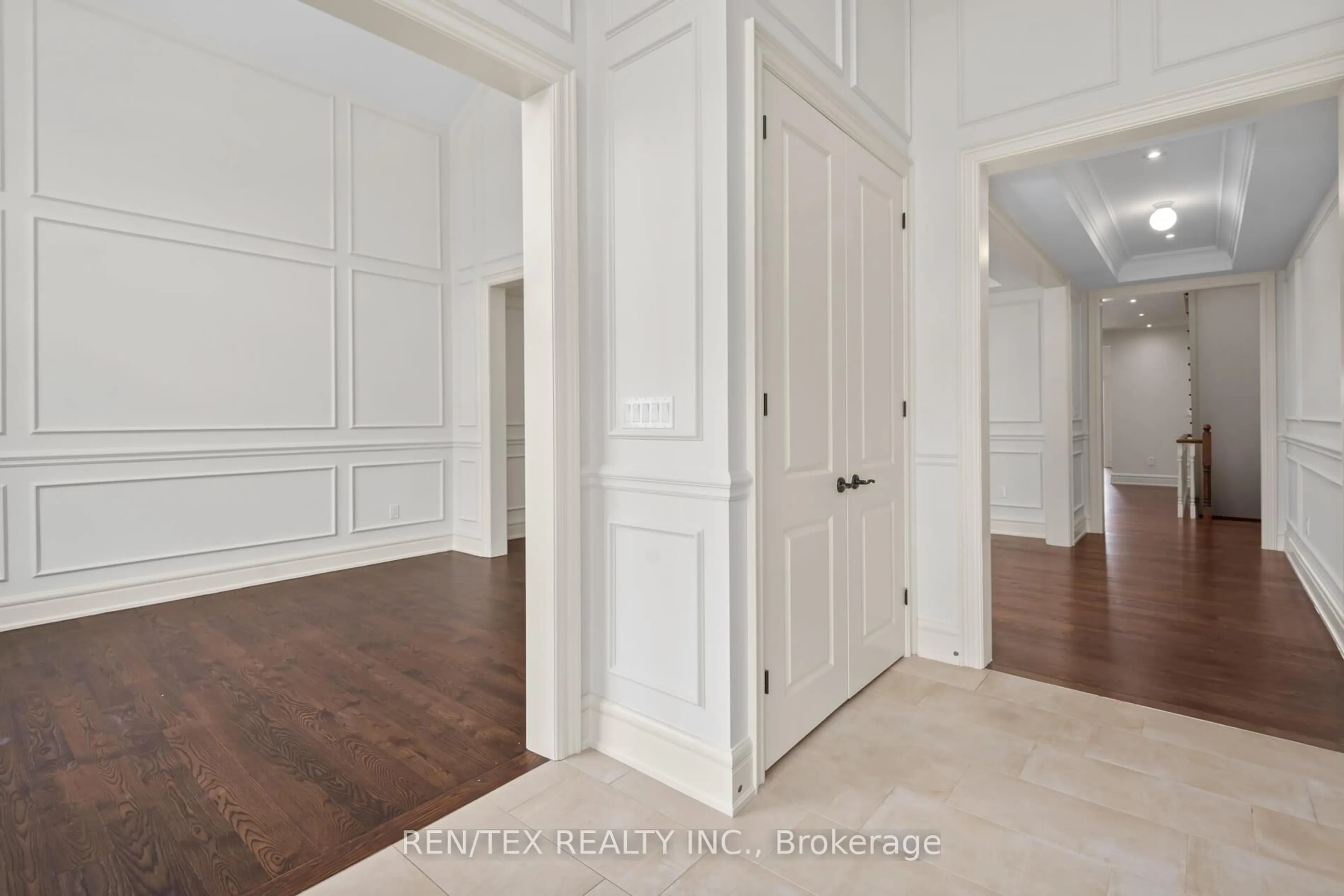 Indoor entryway for 1551 Emberton Way, Innisfil Ontario L9S 0L6