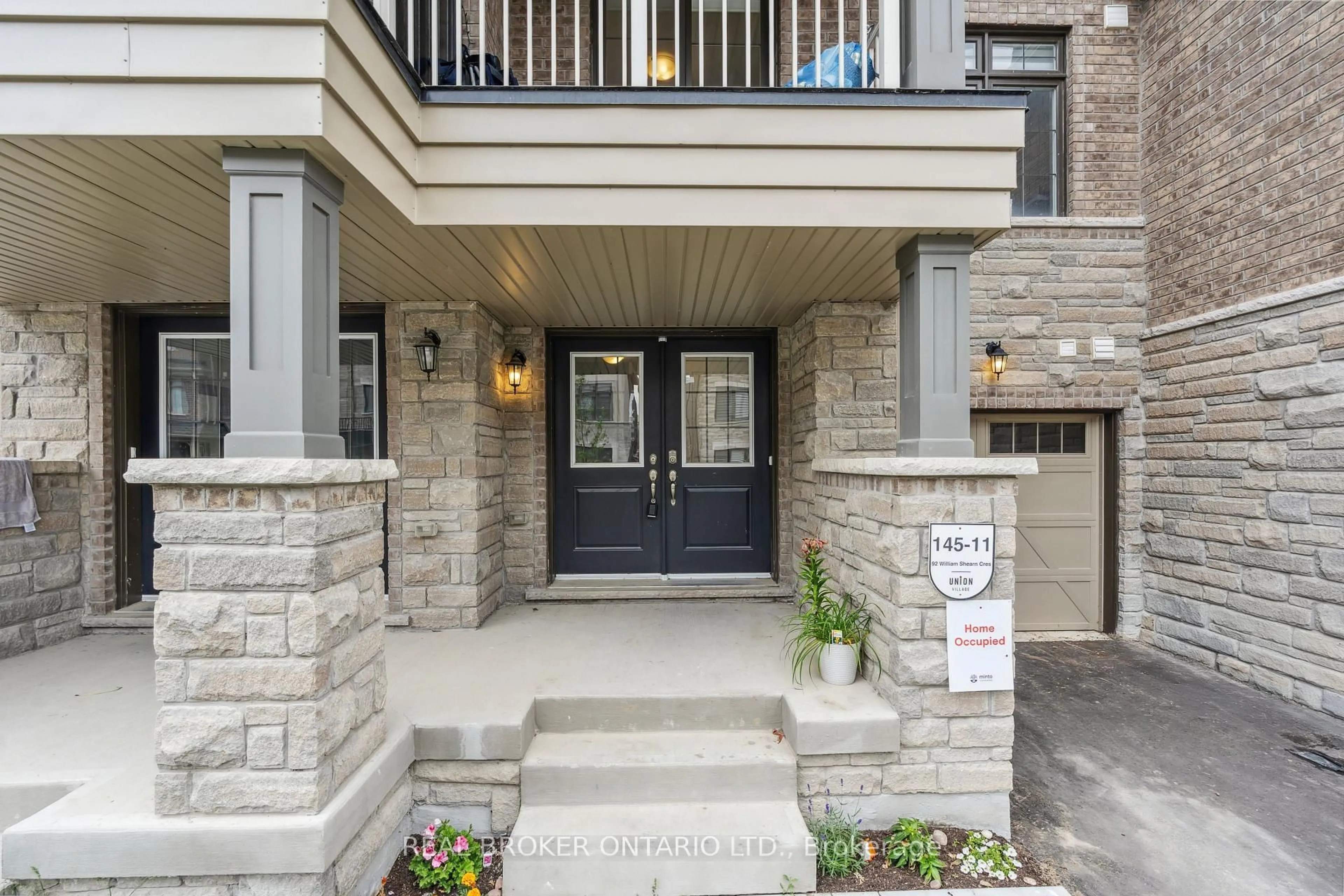 Indoor entryway for 92 William Shearn Cres, Markham Ontario L6C 3J4