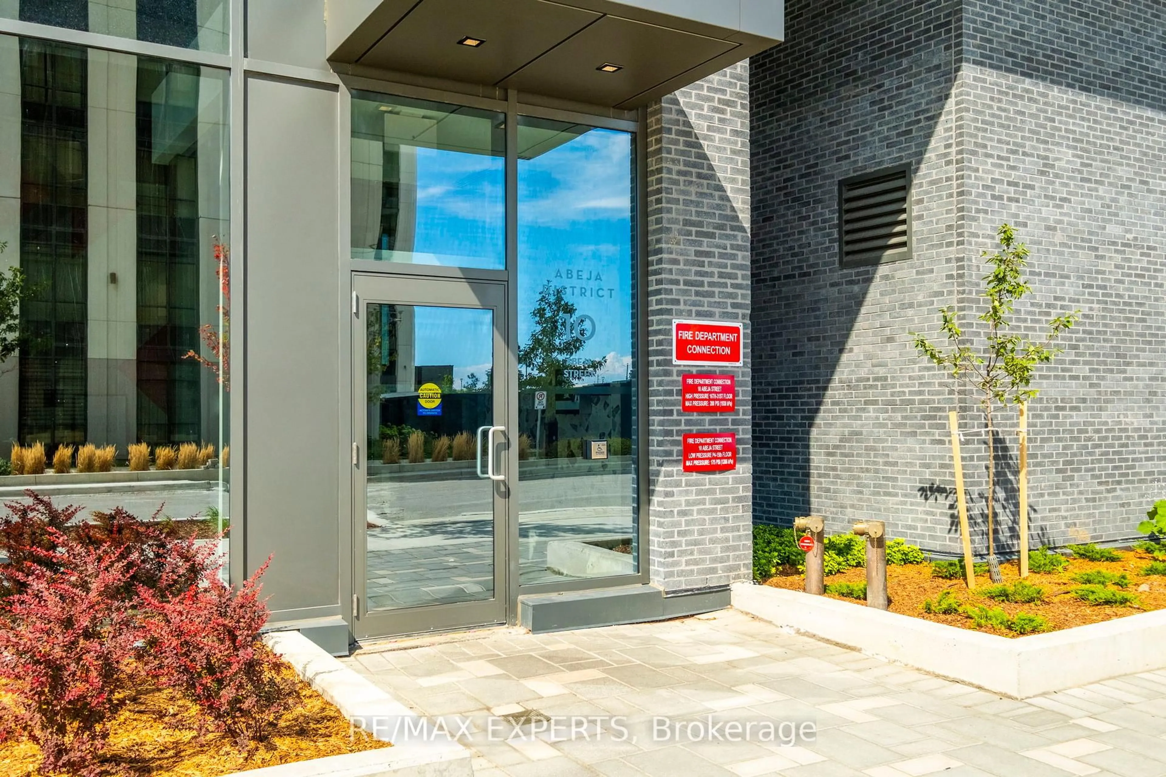 Indoor foyer for 10 Abeja St #2521, Vaughan Ontario L4K 0R4
