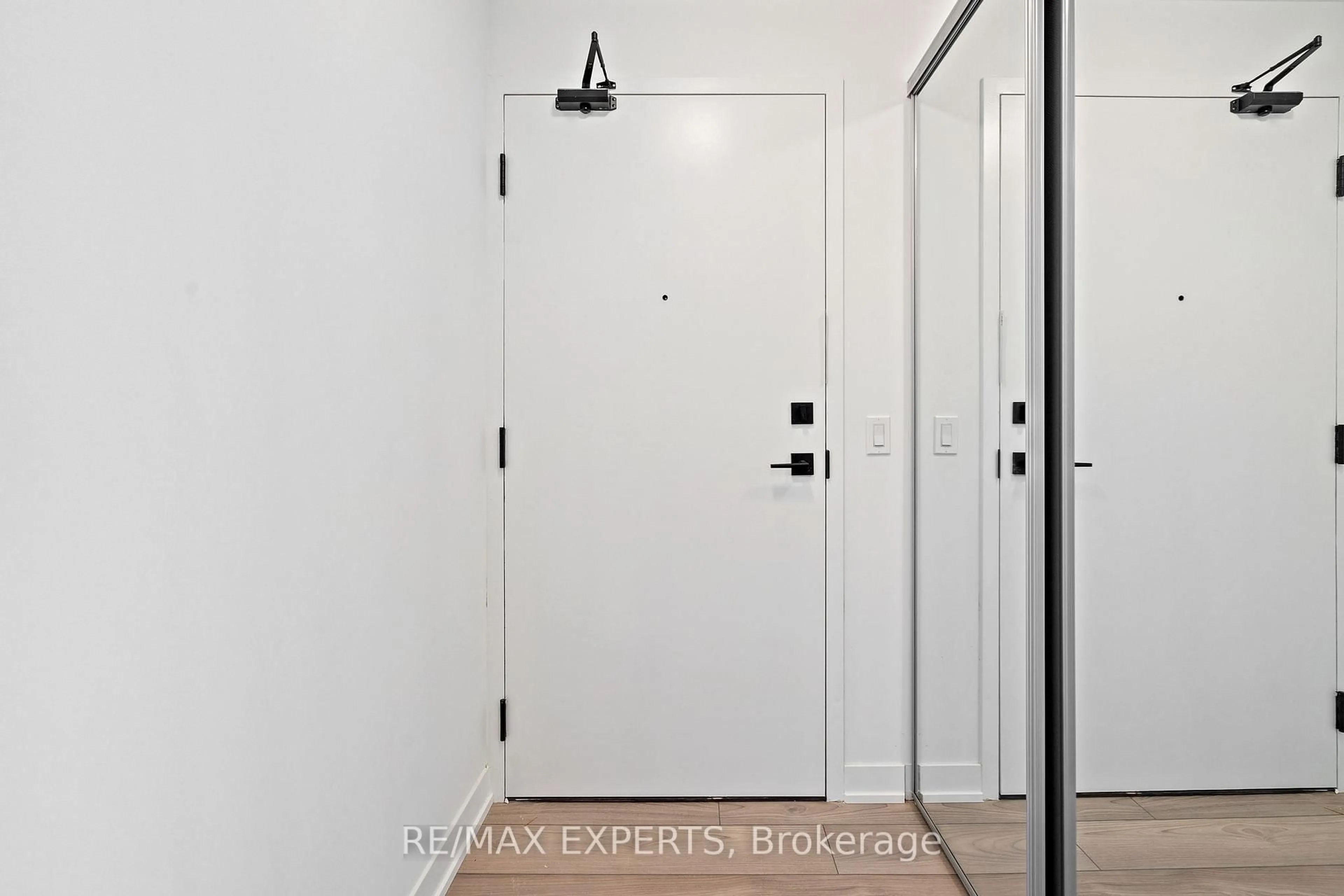 Indoor entryway for 10 Abeja St #2521, Vaughan Ontario L4K 0R4