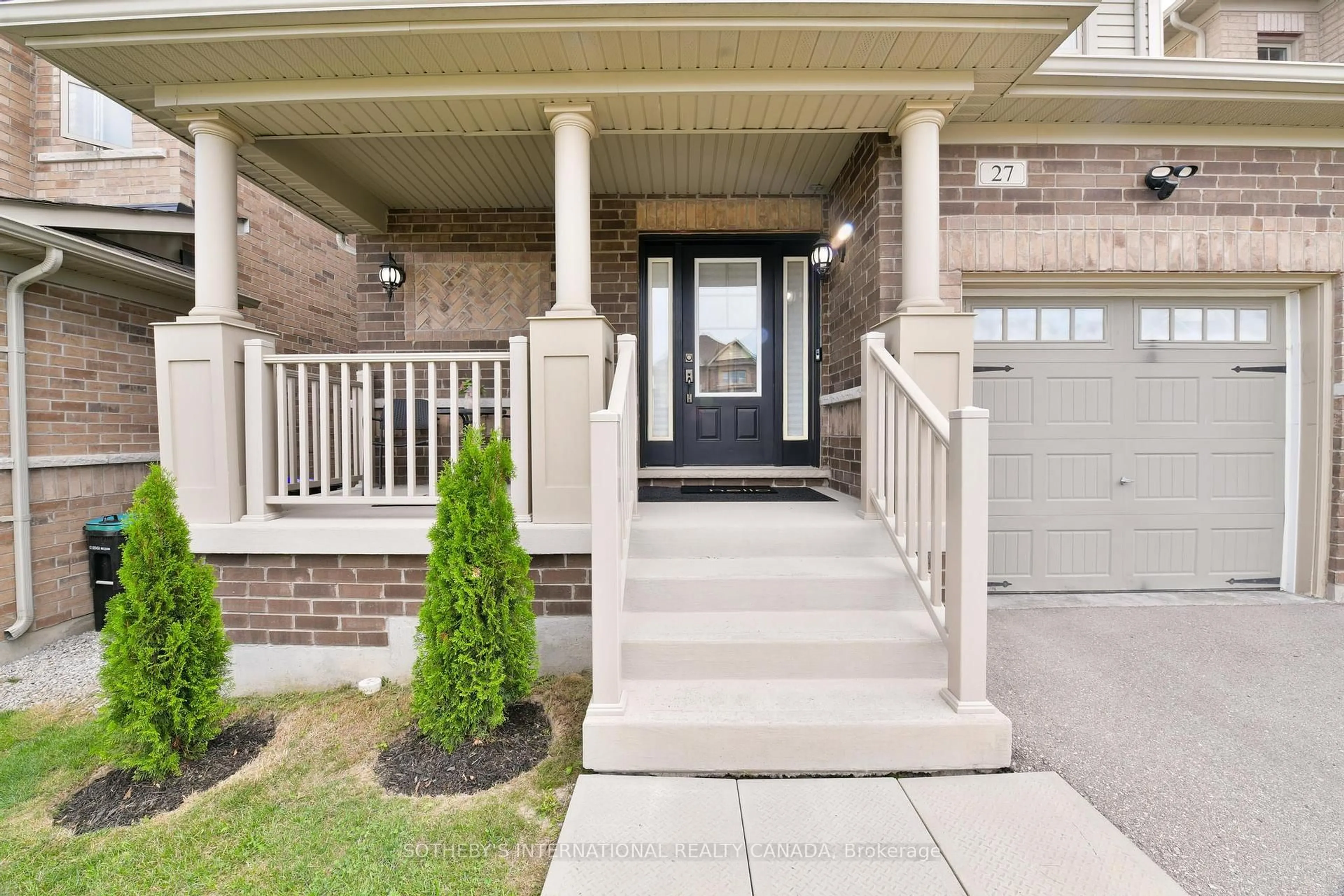 Indoor entryway for 27 Owens Rd, New Tecumseth Ontario L9R 0T3