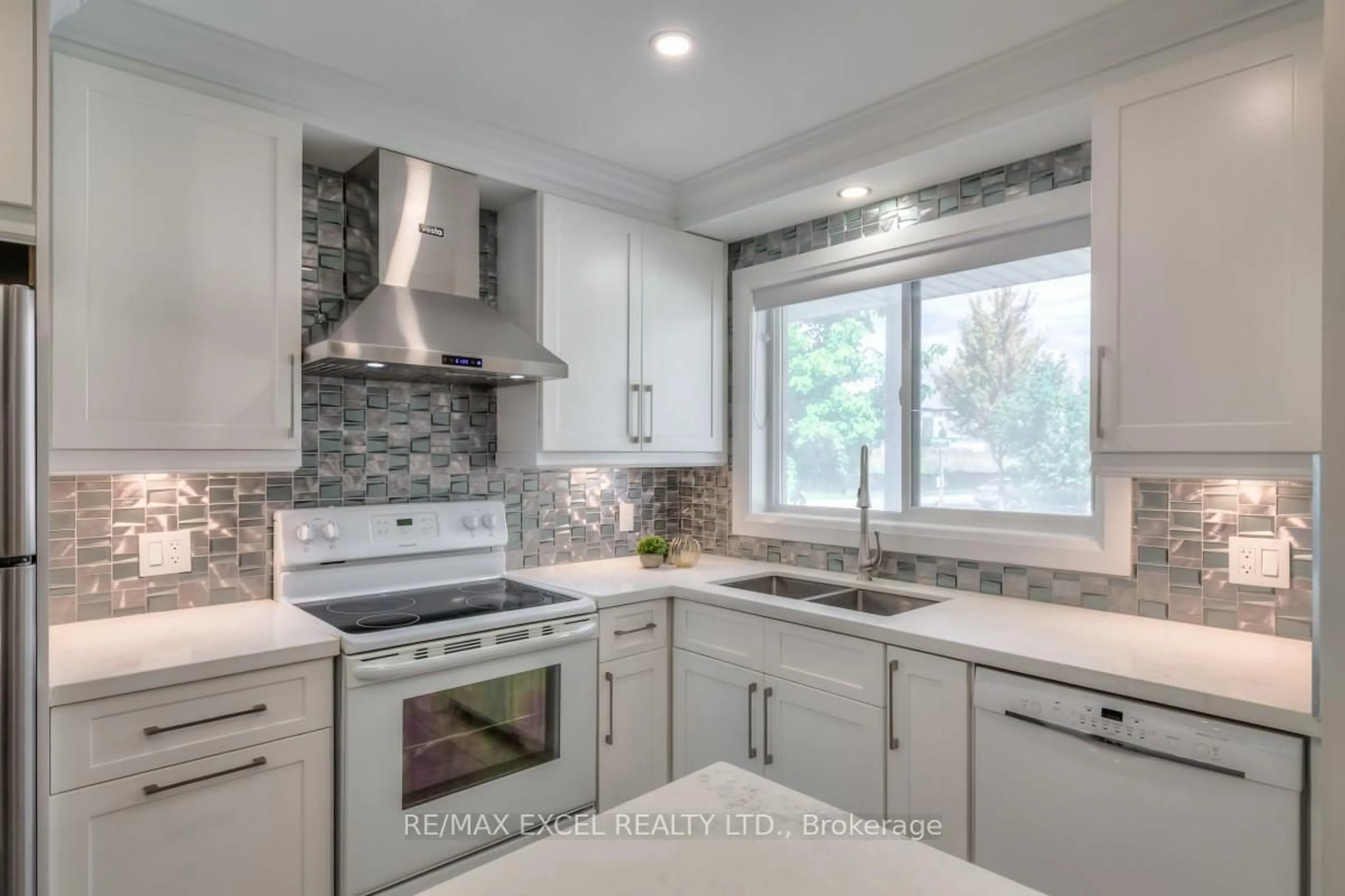 Contemporary kitchen, ceramic/tile floor for 105 Faithful Way, Markham Ontario L3R 1A1