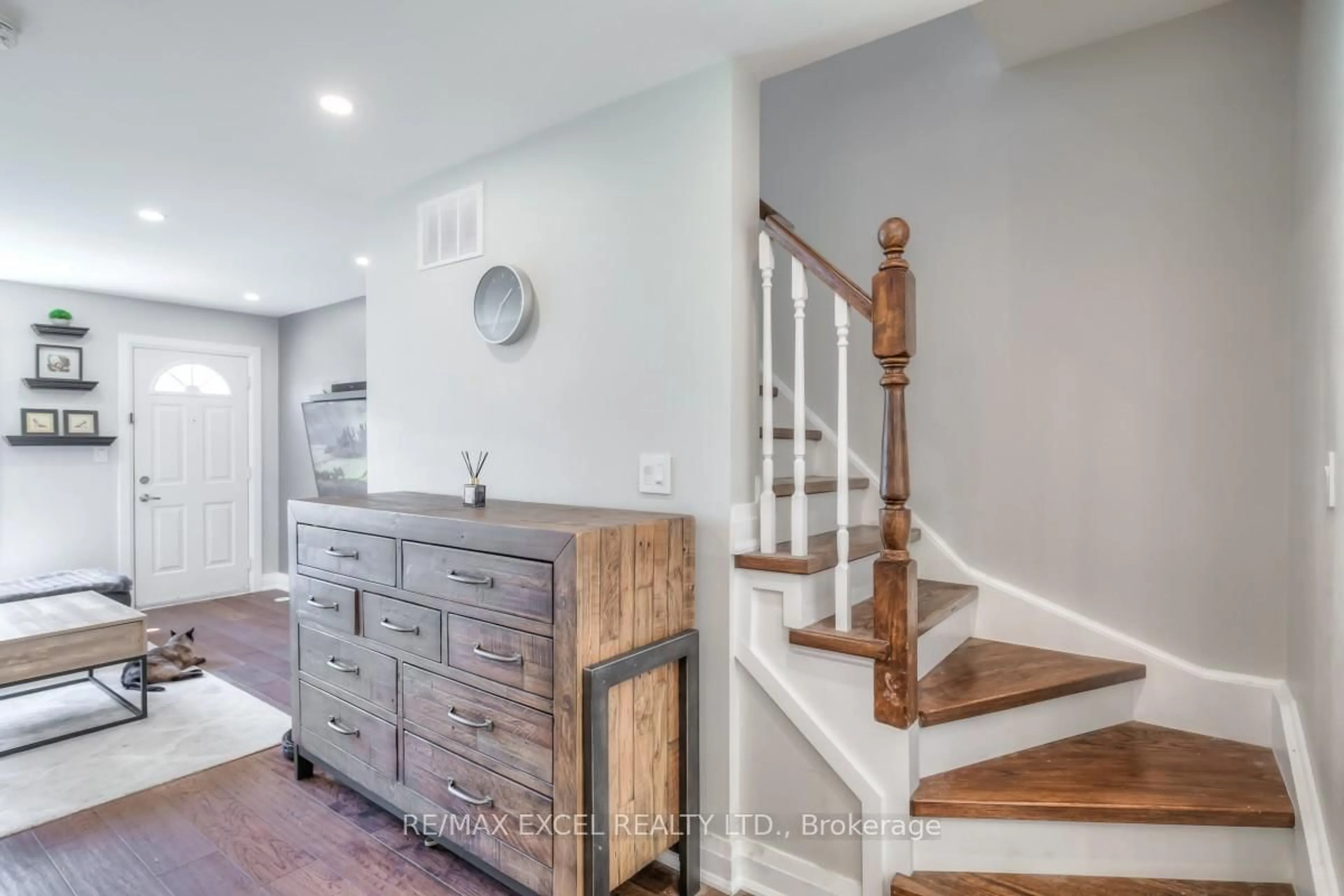 Indoor entryway for 105 Faithful Way, Markham Ontario L3R 1A1