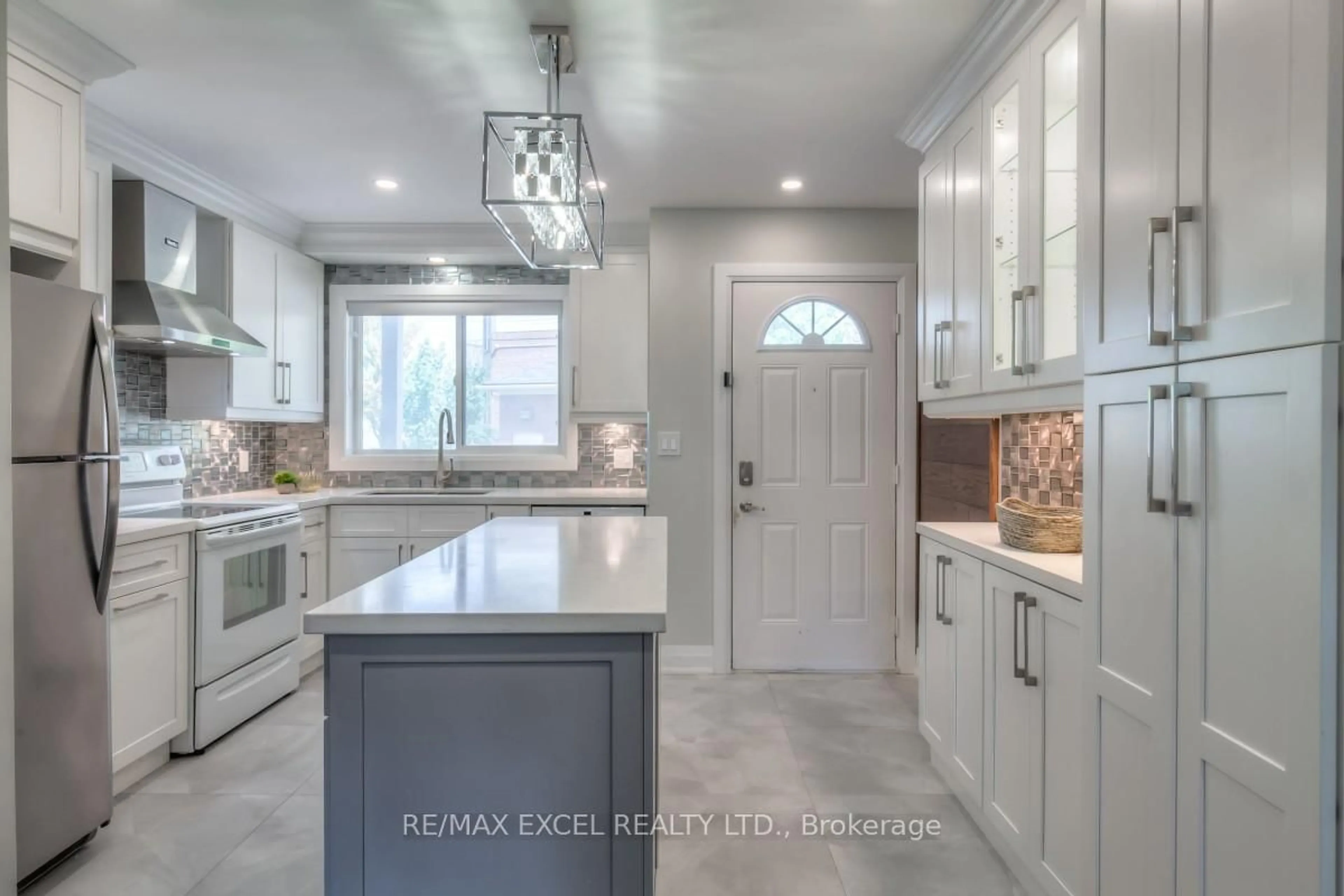 Contemporary kitchen, ceramic/tile floor for 105 Faithful Way, Markham Ontario L3R 1A1