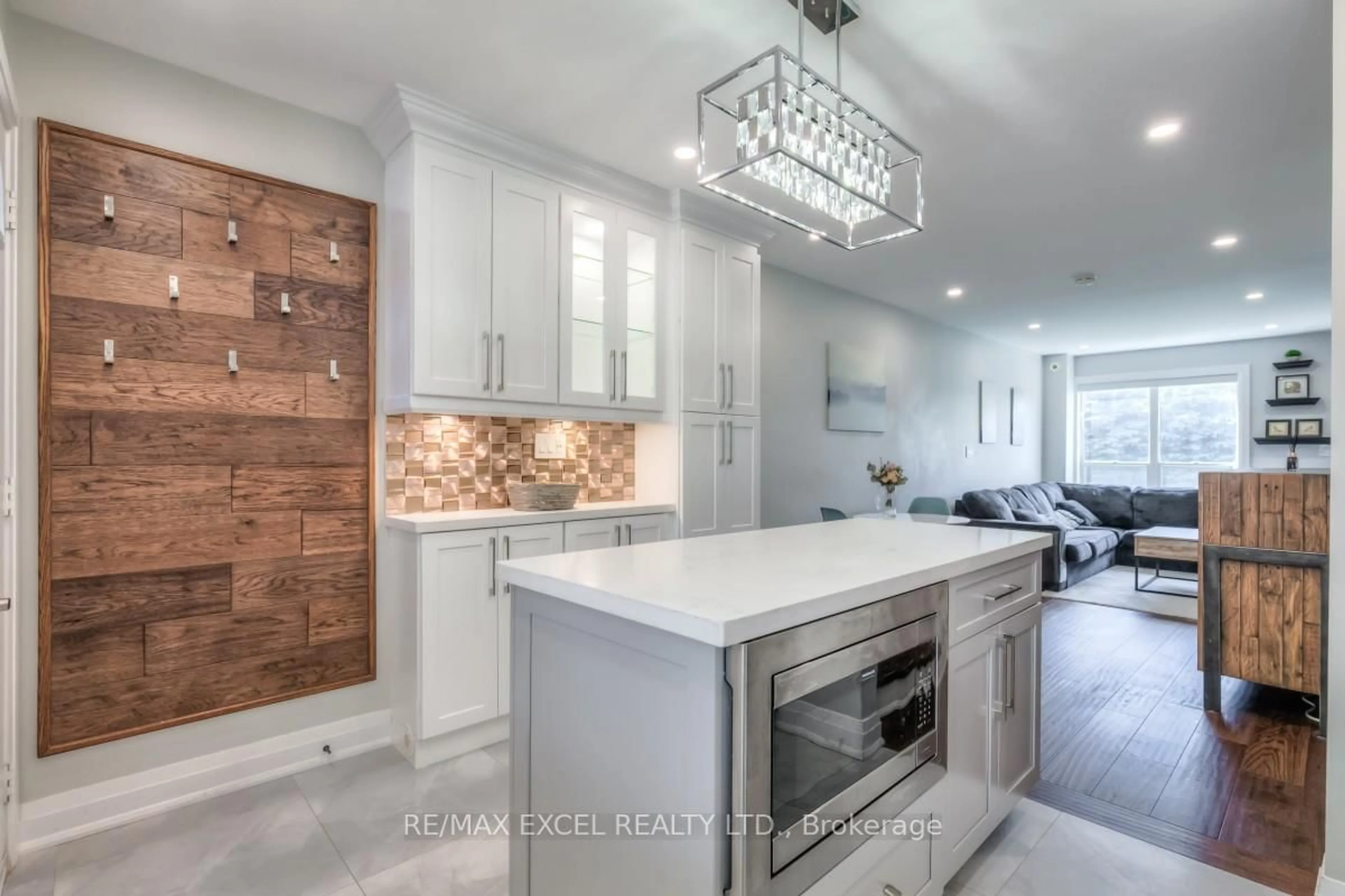 Contemporary kitchen, ceramic/tile floor for 105 Faithful Way, Markham Ontario L3R 1A1
