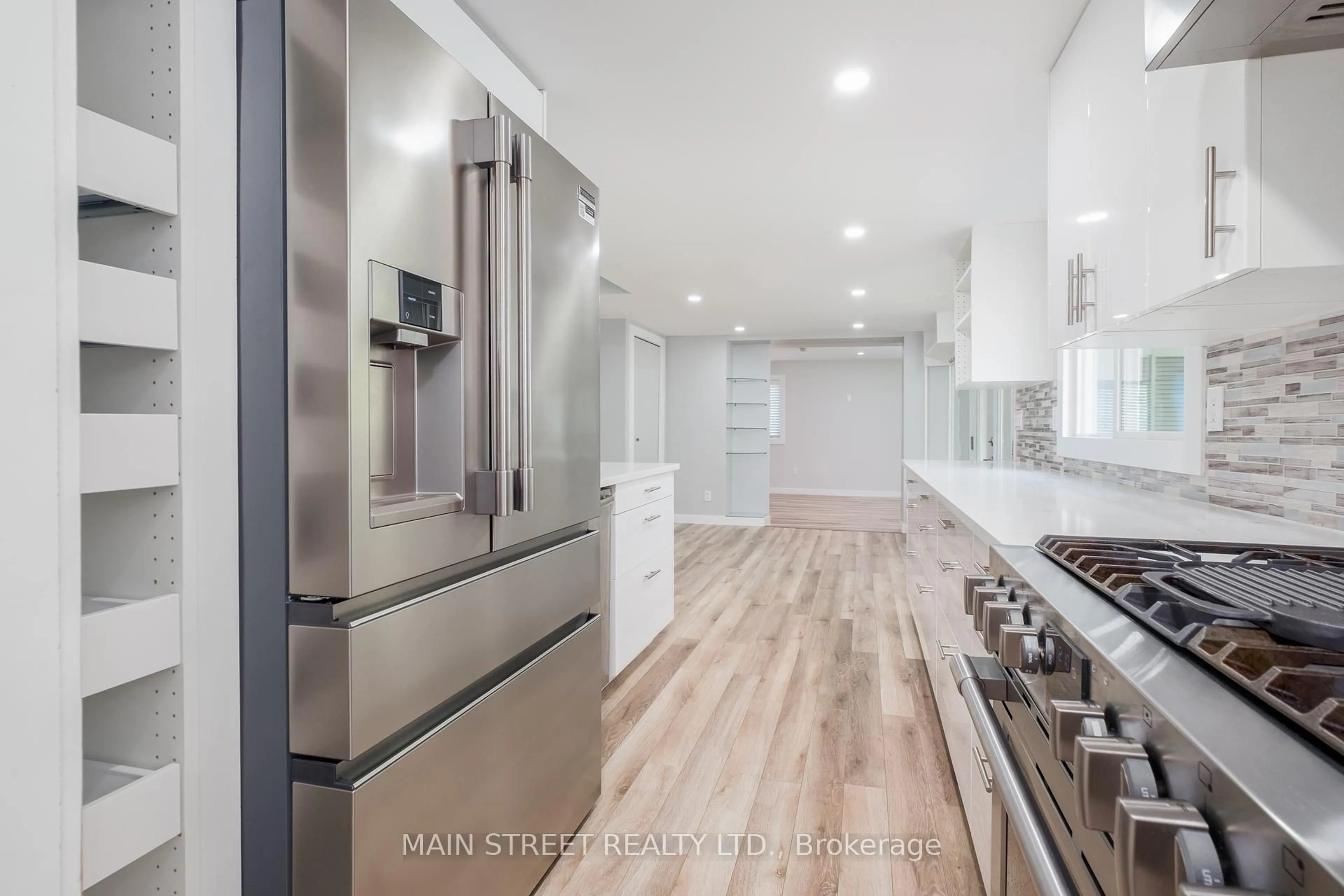 Contemporary kitchen, ceramic/tile floor for 23 Sunnidale Blvd, Georgina Ontario L0E 1L0
