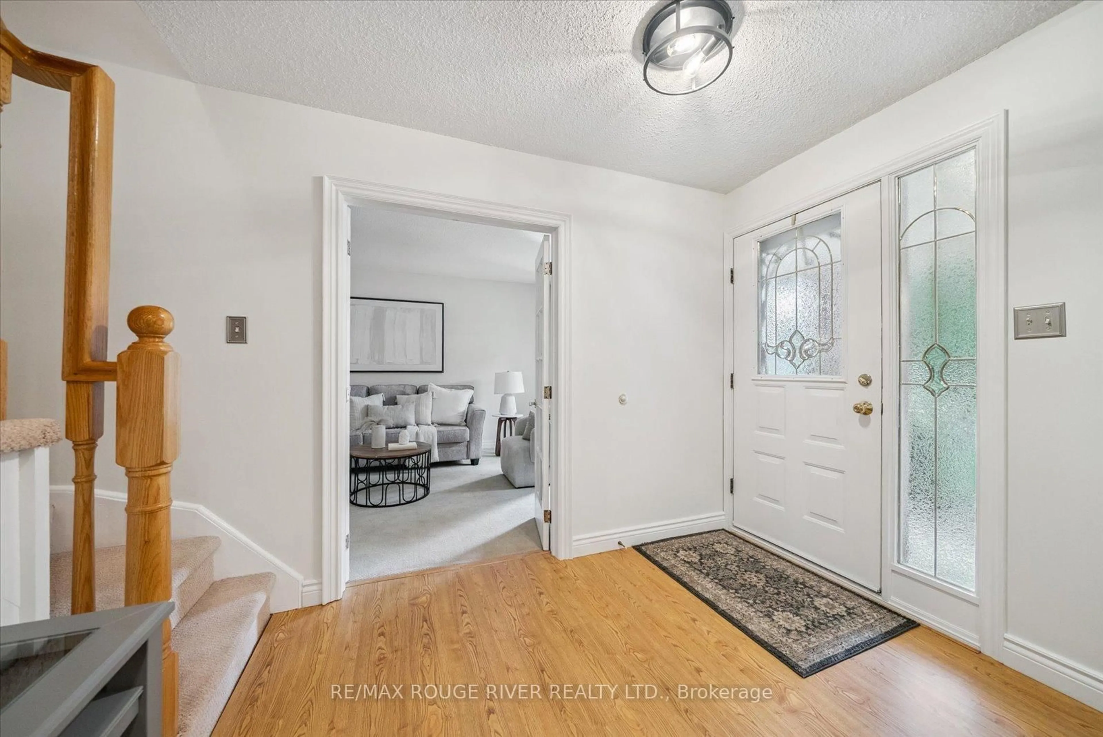 Indoor entryway for 153 Walton Dr, Aurora Ontario L4G 3R9