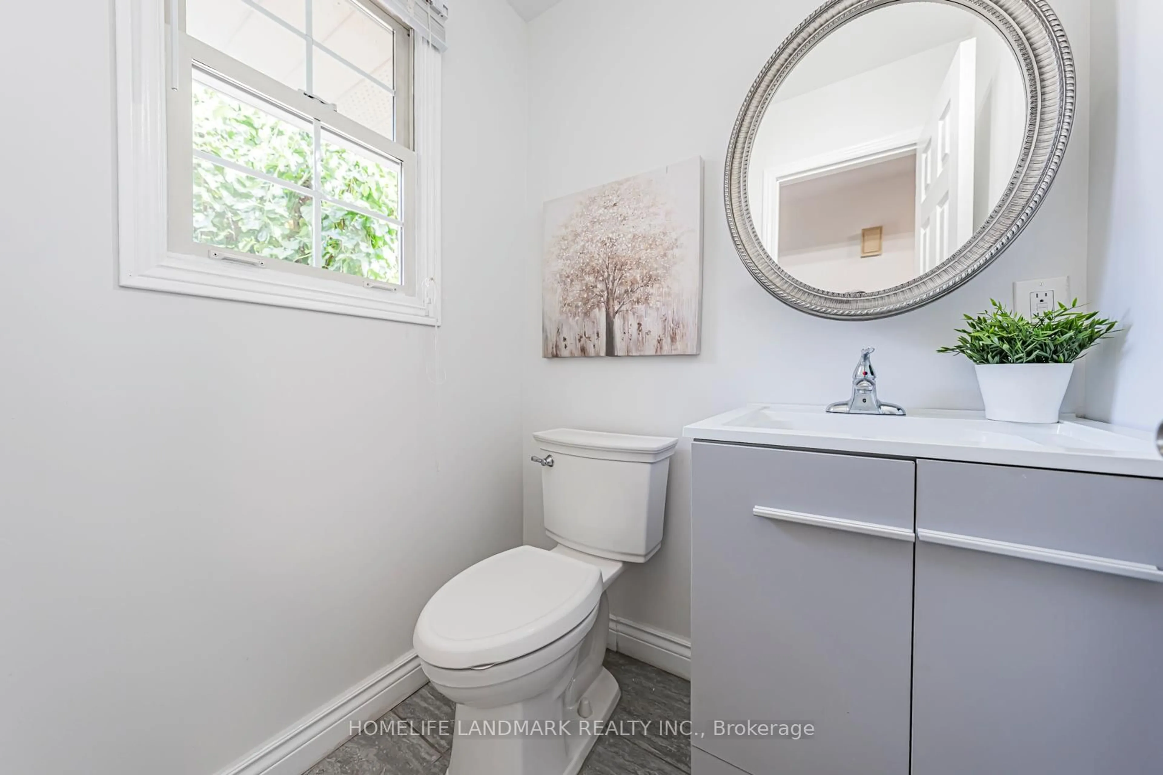 Standard bathroom, ceramic/tile floor for 356 Brownridge Dr, Vaughan Ontario L4J 5W9
