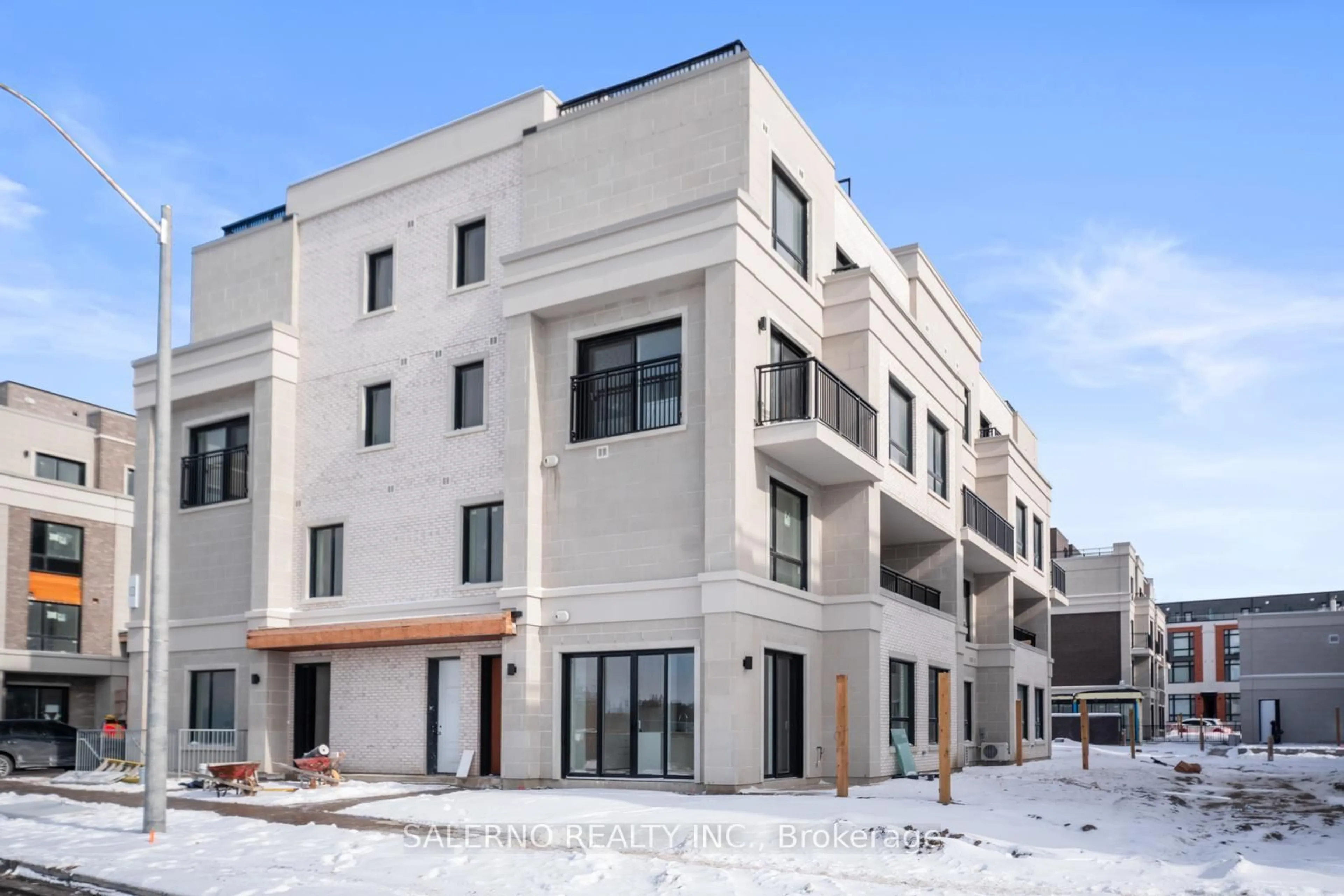 Patio, building for 5 Red Squirrel Lane #F-103, Richmond Hill Ontario L4S 0P5