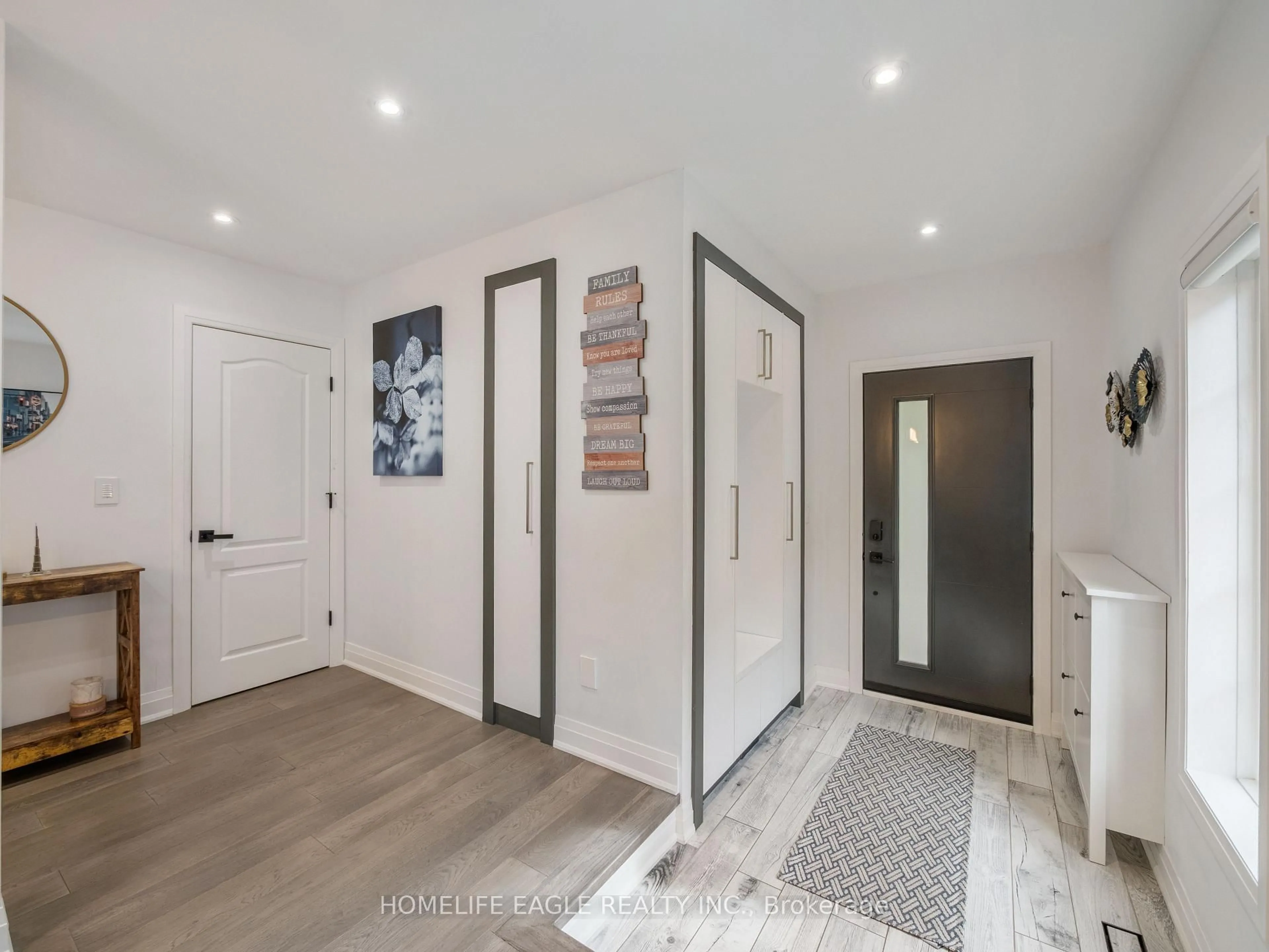 Indoor entryway for 6 Brightsview Dr, Richmond Hill Ontario L4E 3Z2