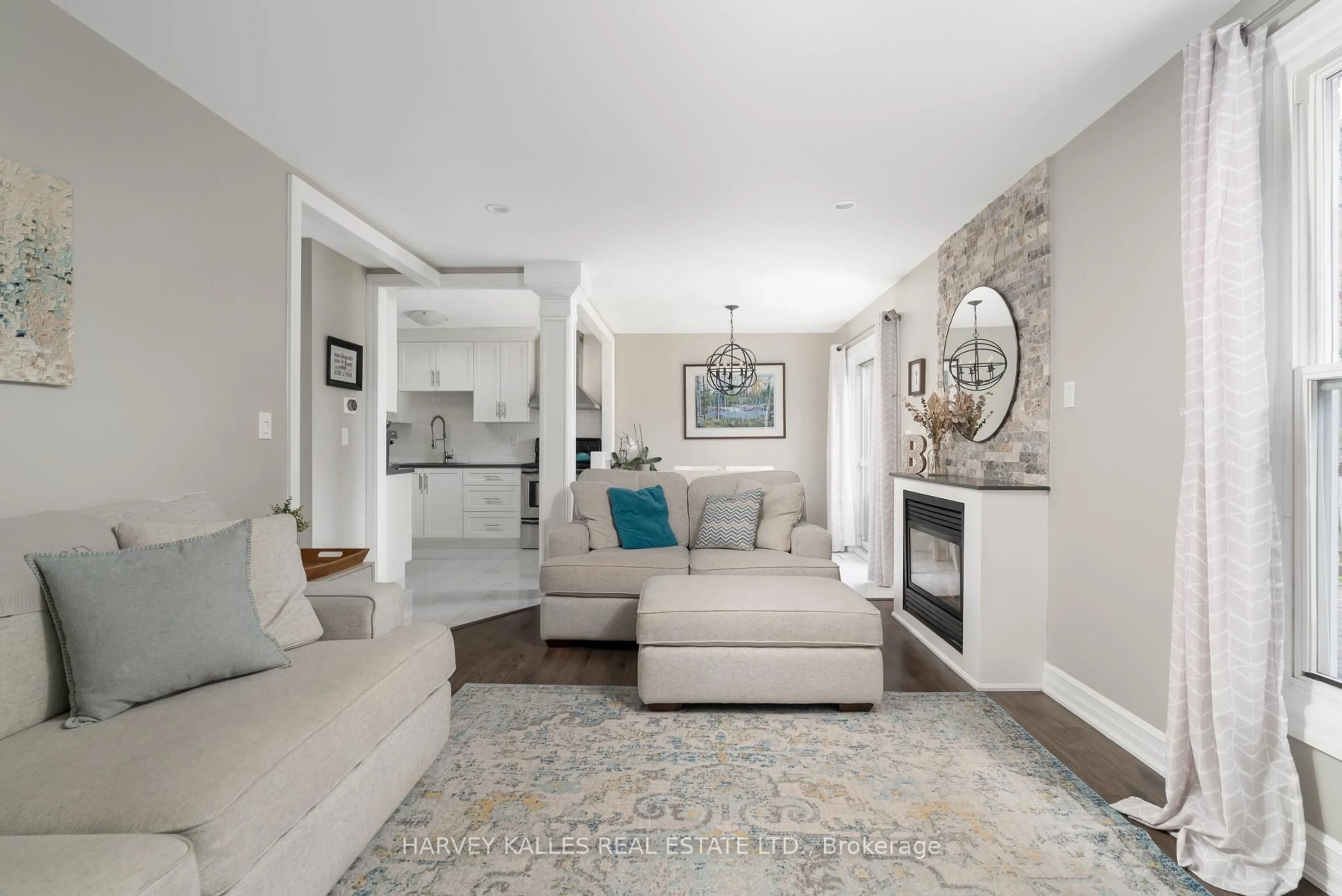 Living room with furniture, unknown for 491 Sandford St, Newmarket Ontario L3Y 5E2