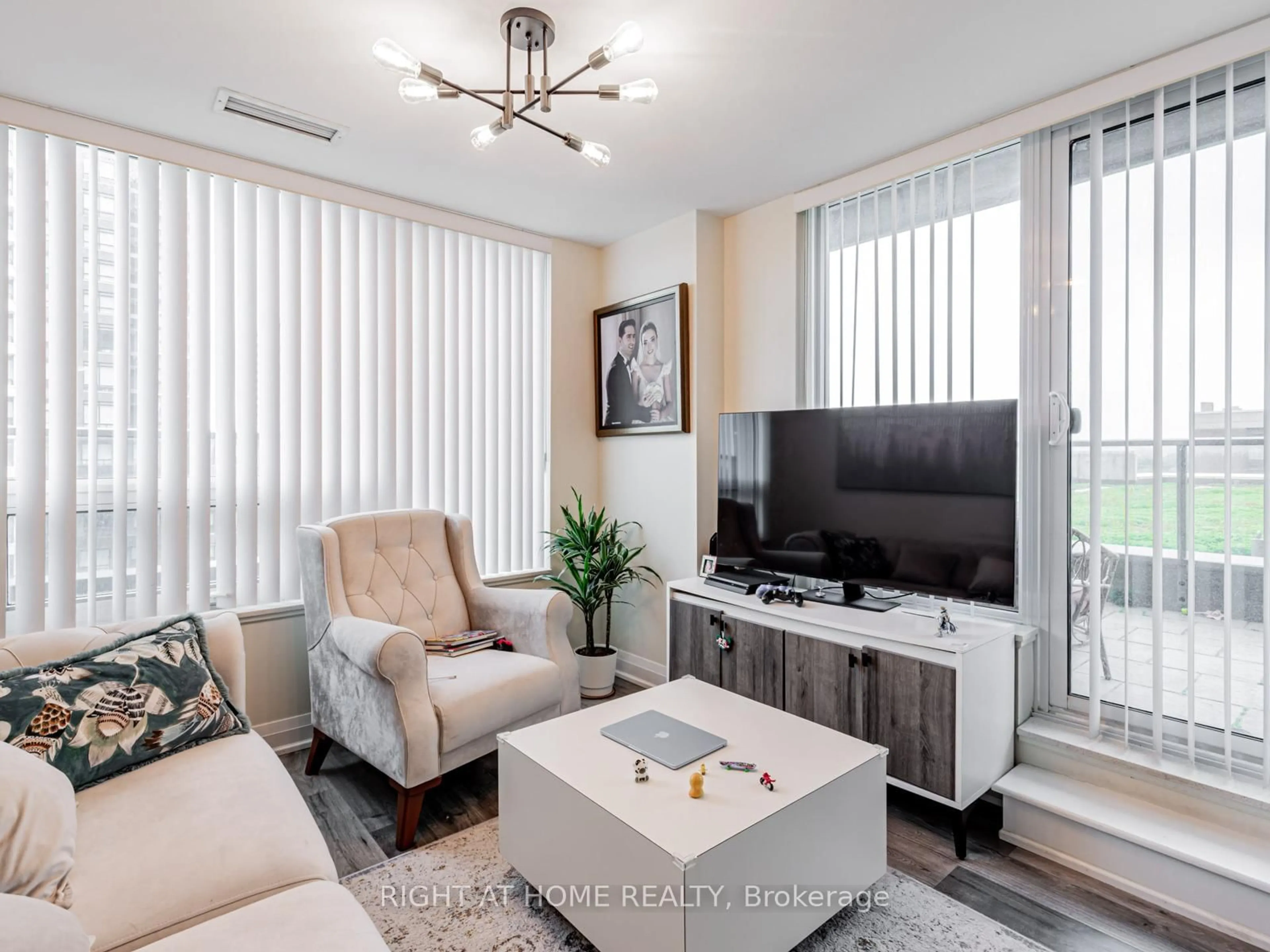 Living room with furniture, unknown for 18 Uptown Dr #826, Markham Ontario L3R 5M5