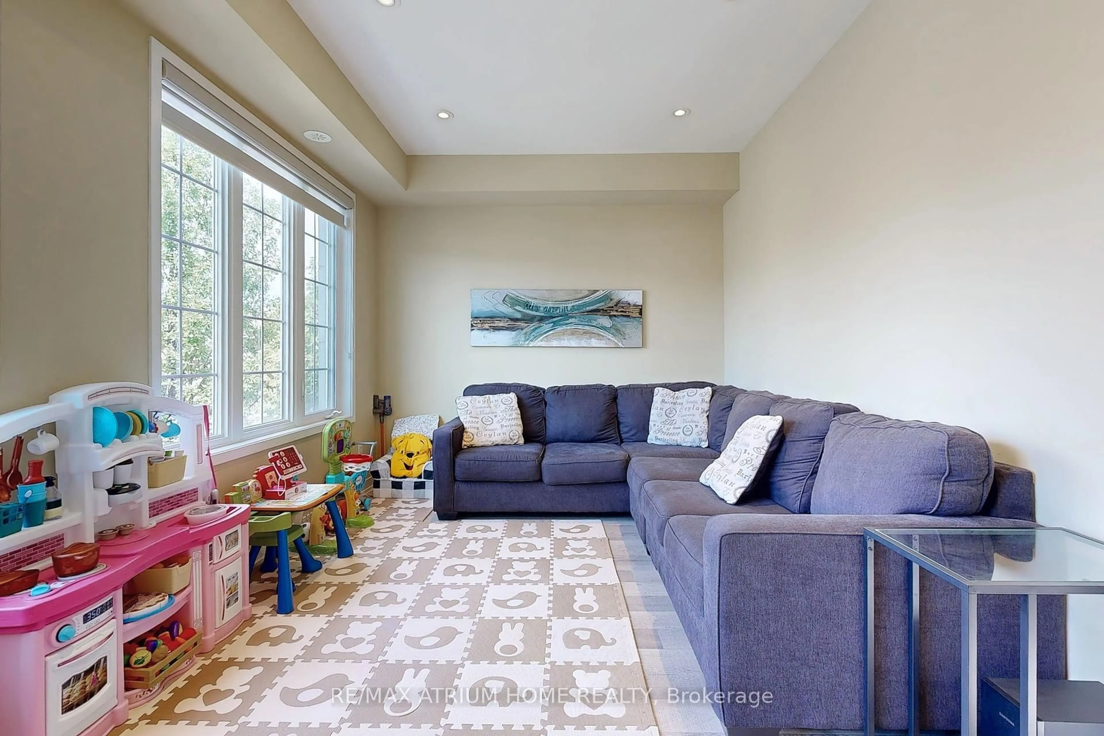 Living room with furniture, unknown for 39 Torah Gate, Vaughan Ontario L6A 4Y4