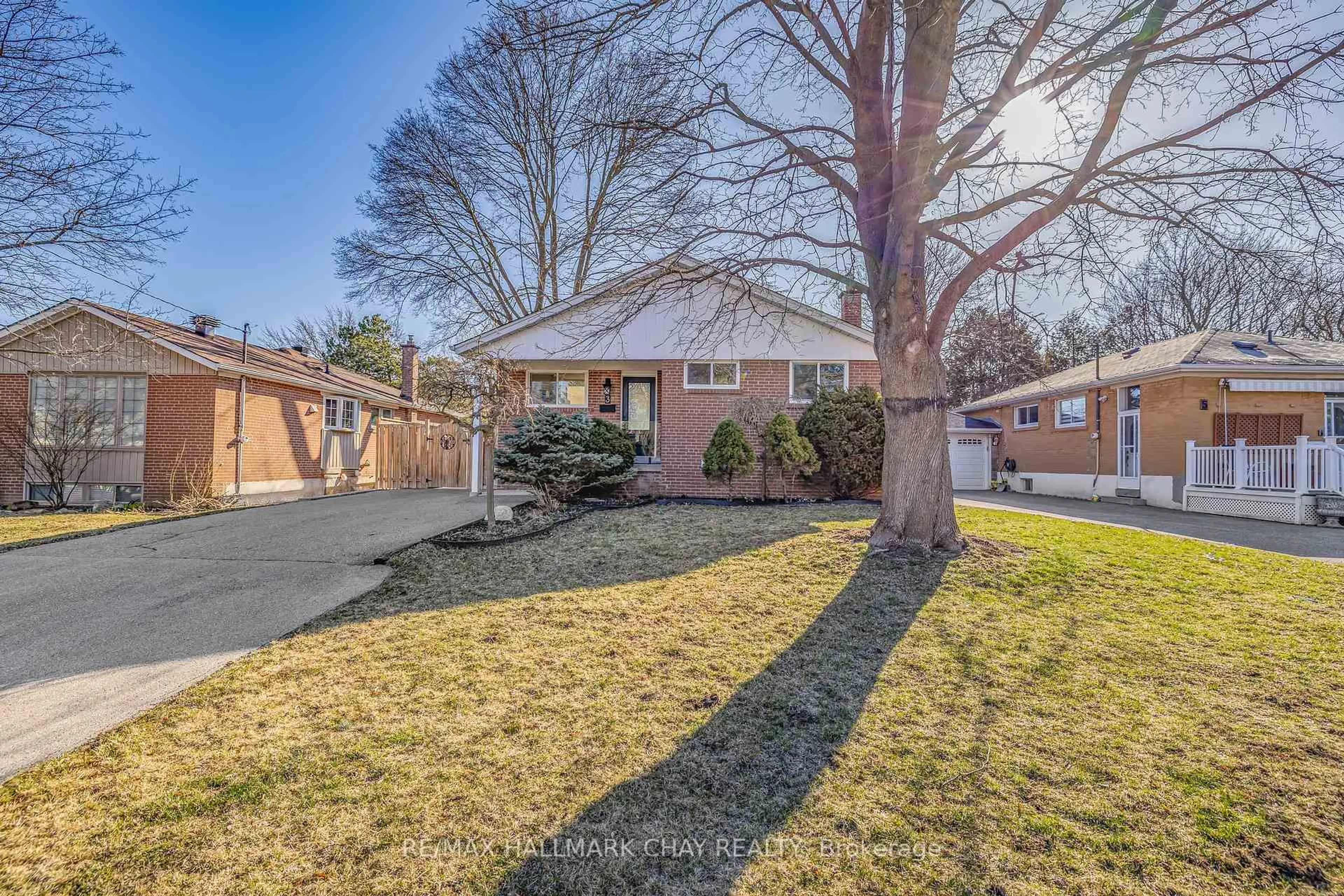 Home with brick exterior material, street for 3 Davidson Rd, Aurora Ontario L4G 2A9