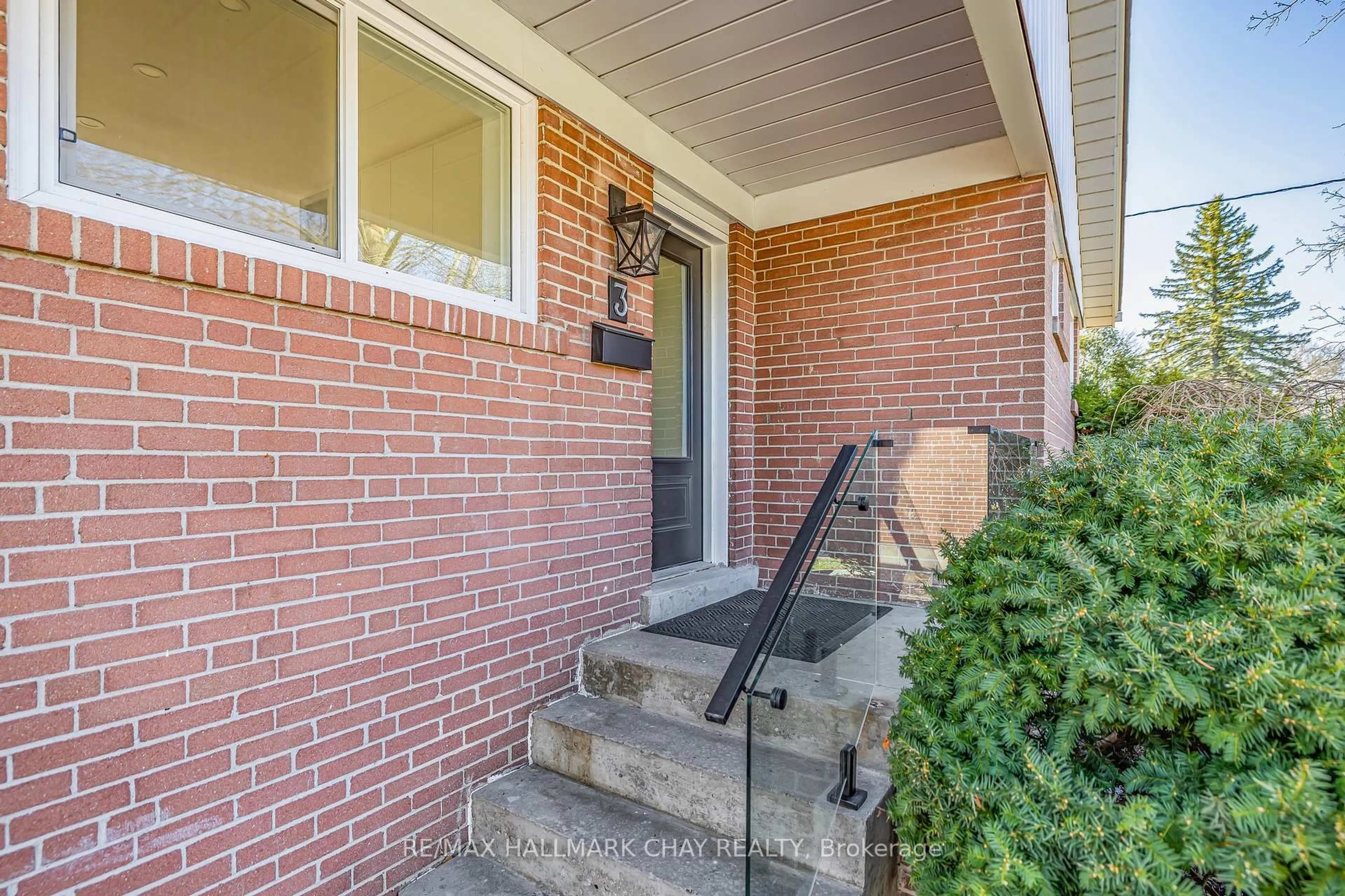 Home with brick exterior material, street for 3 Davidson Rd, Aurora Ontario L4G 2A9
