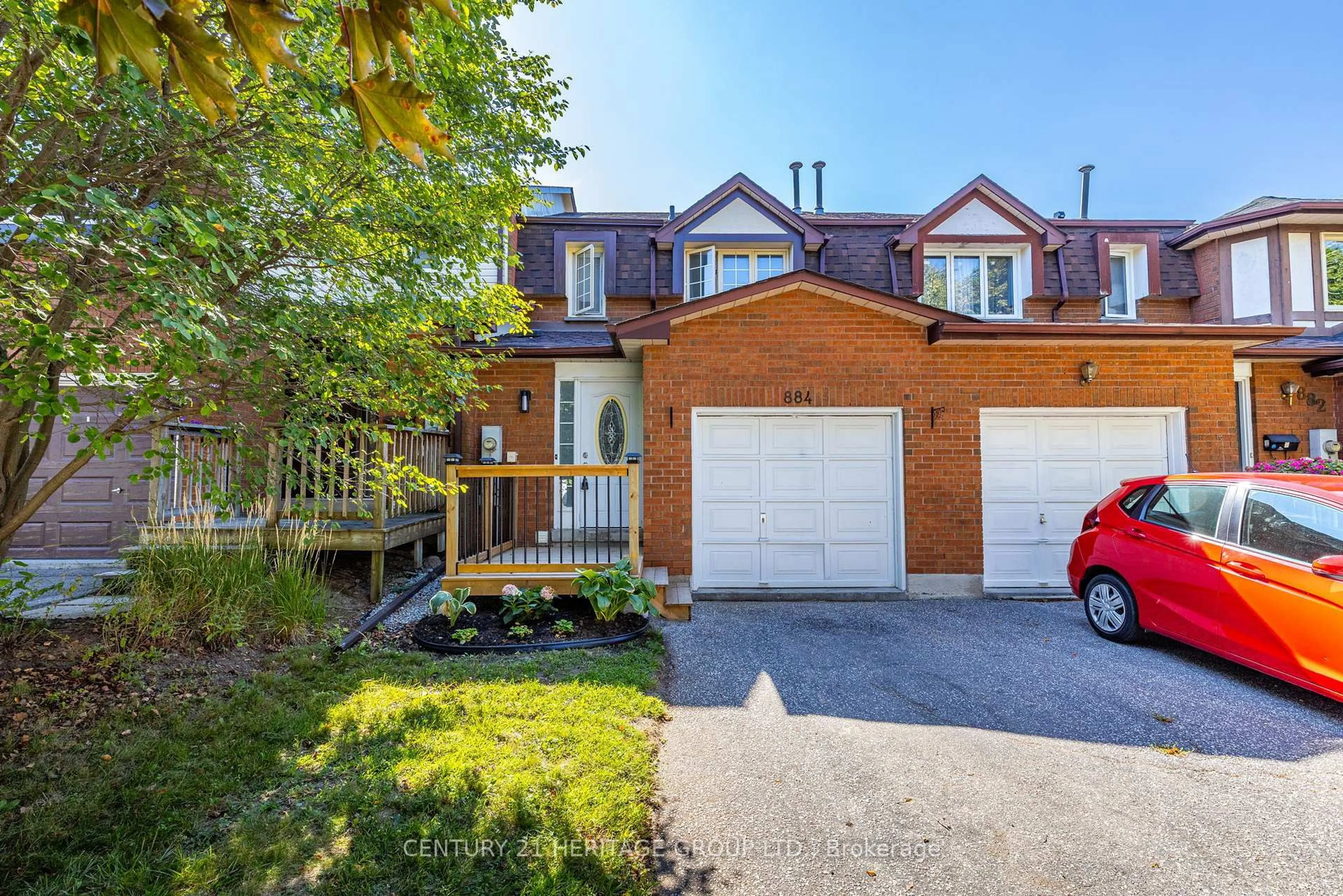 Home with brick exterior material, street for 884 Clancey Cres, Newmarket Ontario L3Y 8H1