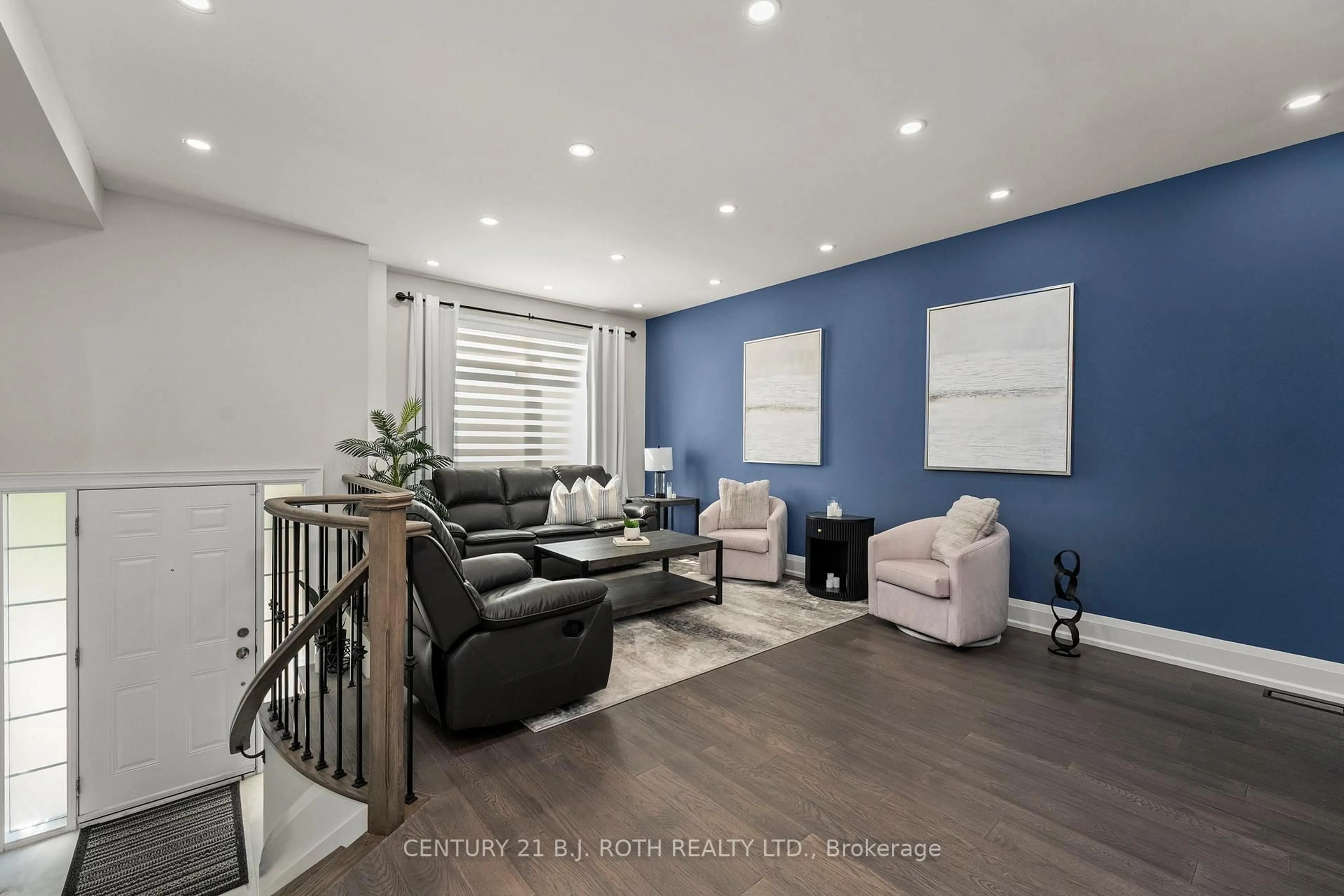Living room with furniture, unknown for 8032 KIPLING Ave #15, Vaughan Ontario L4L 2A1
