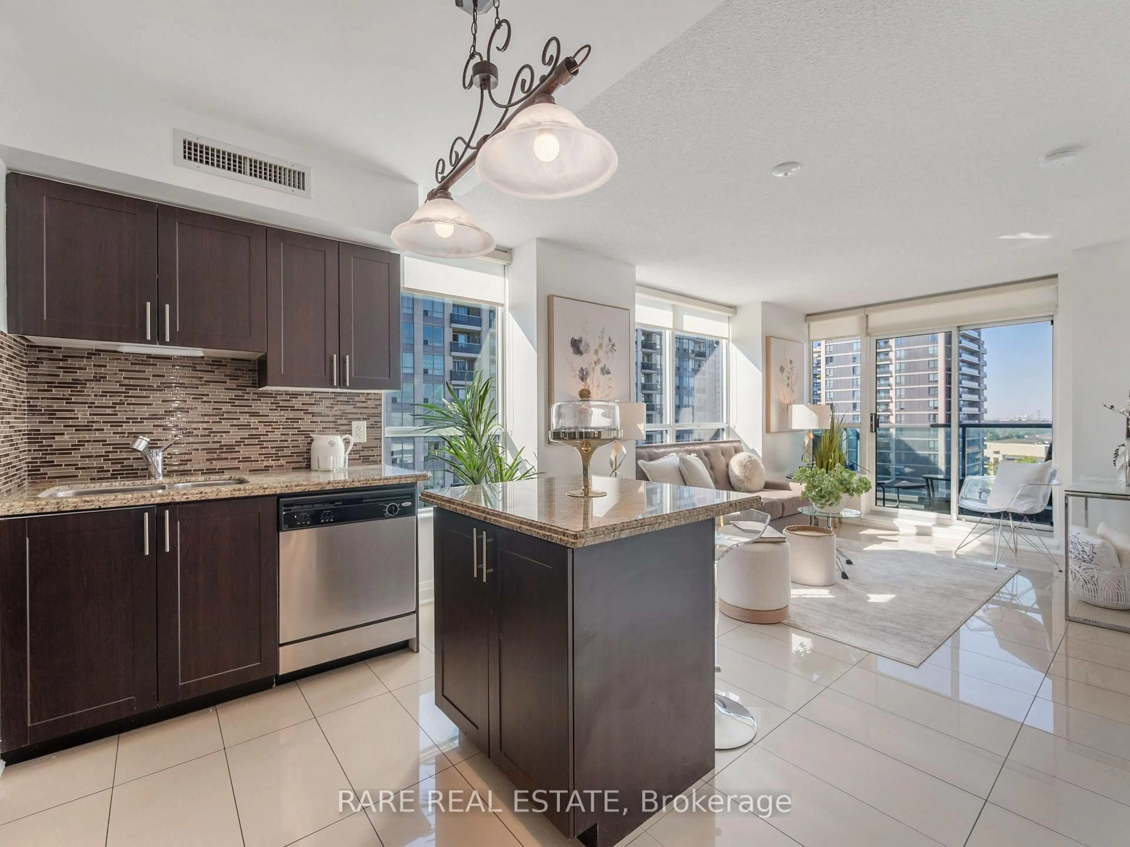 Open concept kitchen, ceramic/tile floor for 20 North Park Rd #908, Vaughan Ontario L4J 0G7