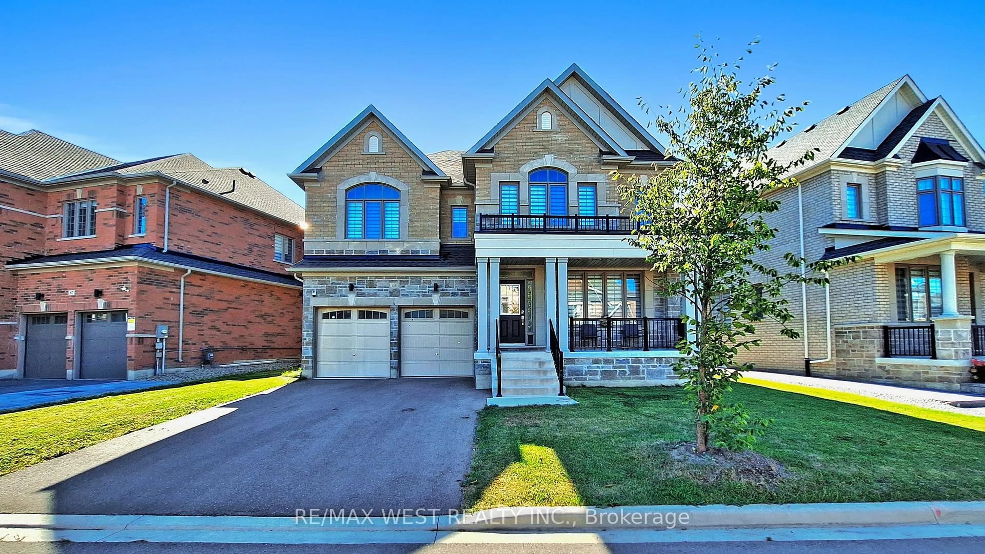 Home with brick exterior material, street for 63 Marlene Johnston Dr, East Gwillimbury Ontario L9N 0W8