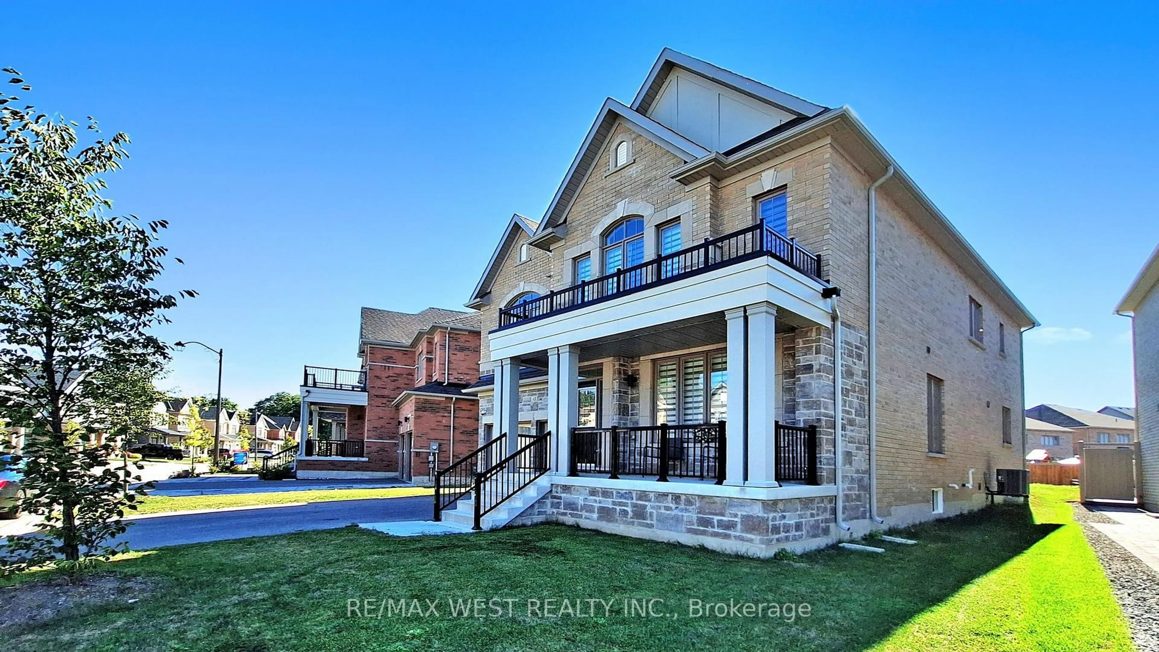 Home with brick exterior material, unknown for 63 Marlene Johnston Dr, East Gwillimbury Ontario L9N 0W8