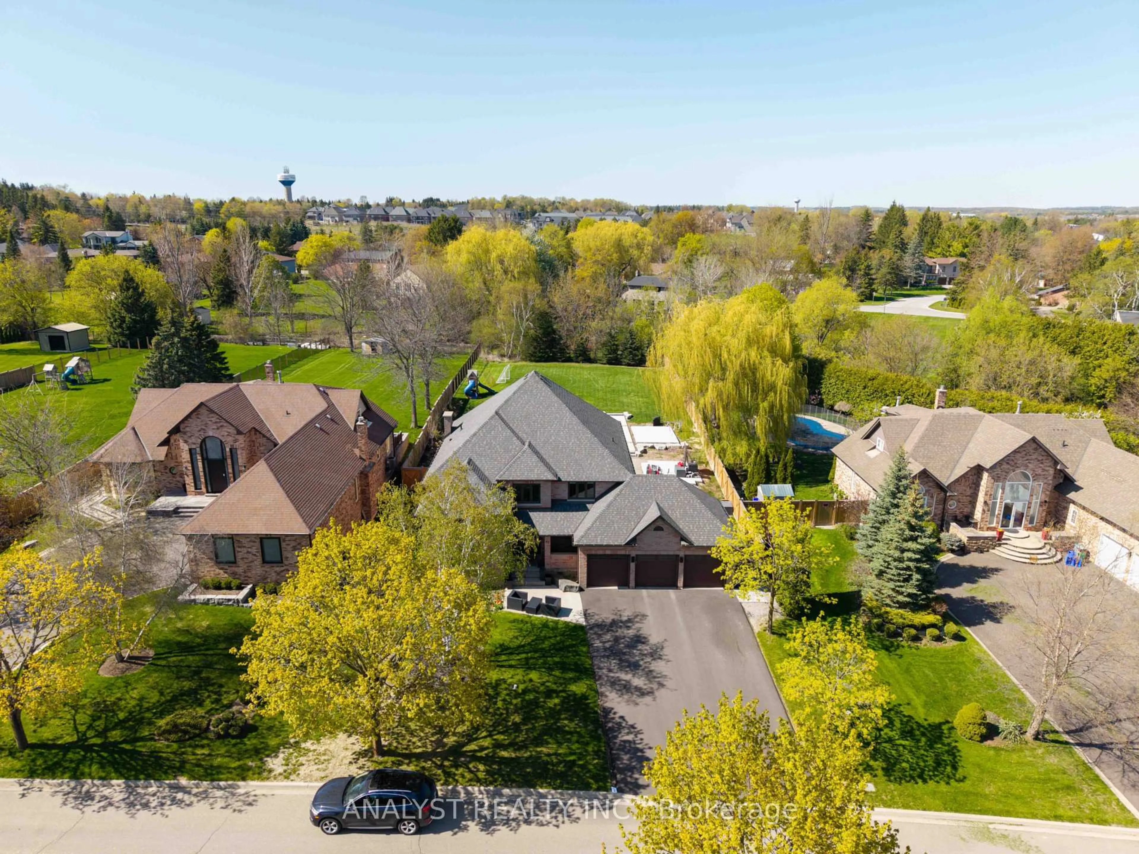 A pic from outside/outdoor area/front of a property/back of a property/a pic from drone, street for 42 Robinson Rd, King Ontario L0G 1N0