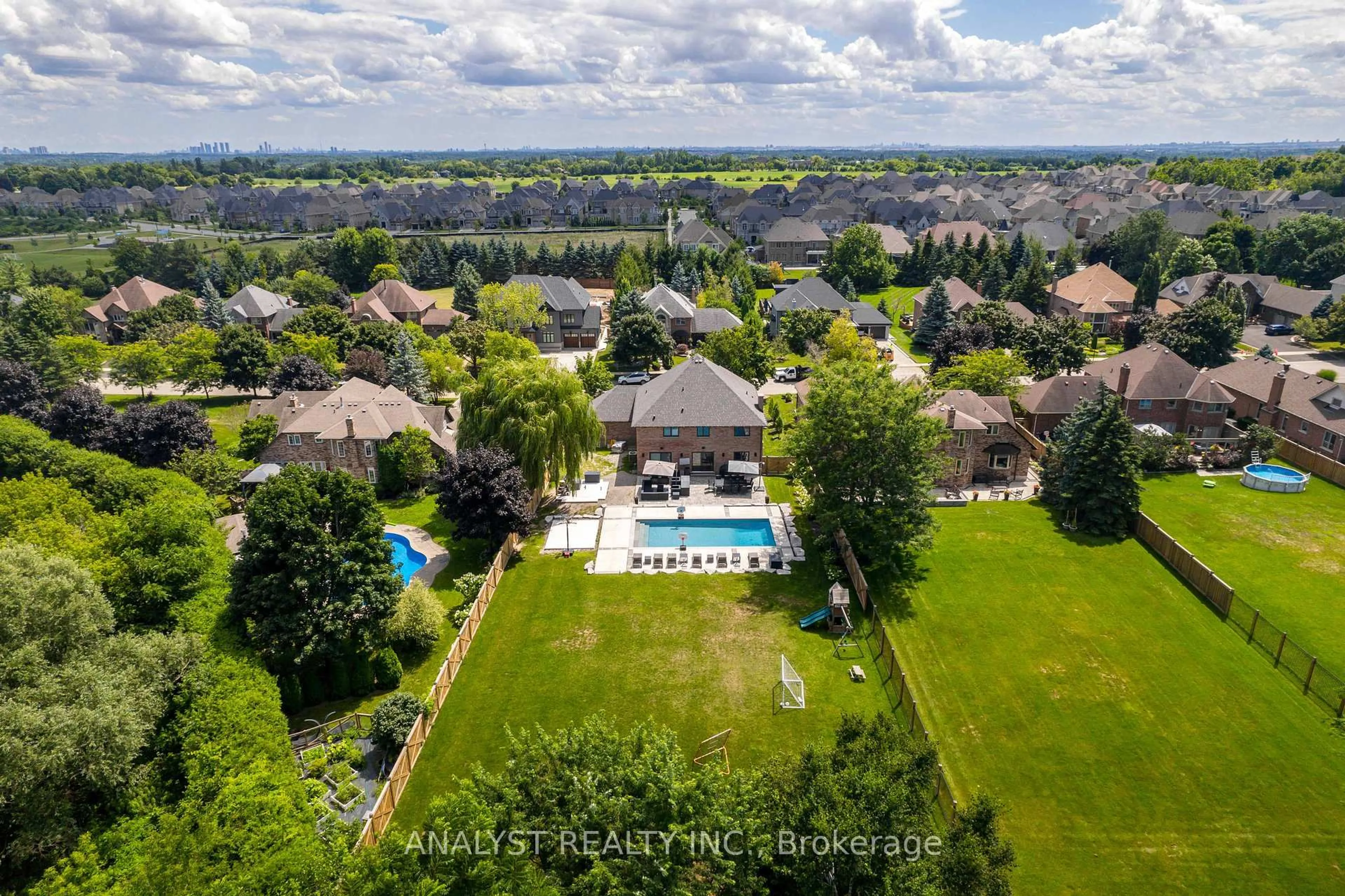 A pic from outside/outdoor area/front of a property/back of a property/a pic from drone, water/lake/river/ocean view for 42 Robinson Rd, King Ontario L0G 1N0