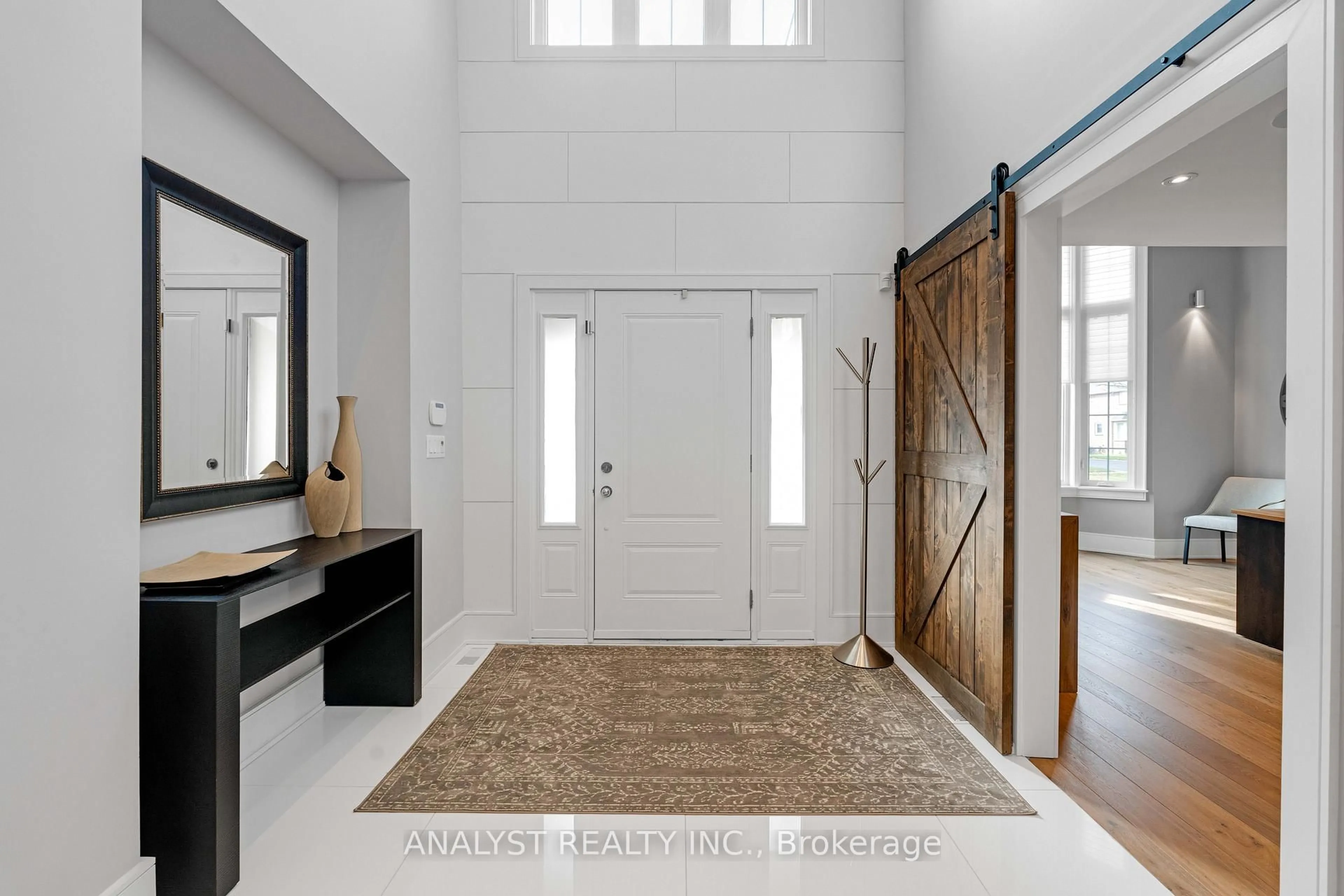 Indoor entryway for 42 Robinson Rd, King Ontario L0G 1N0