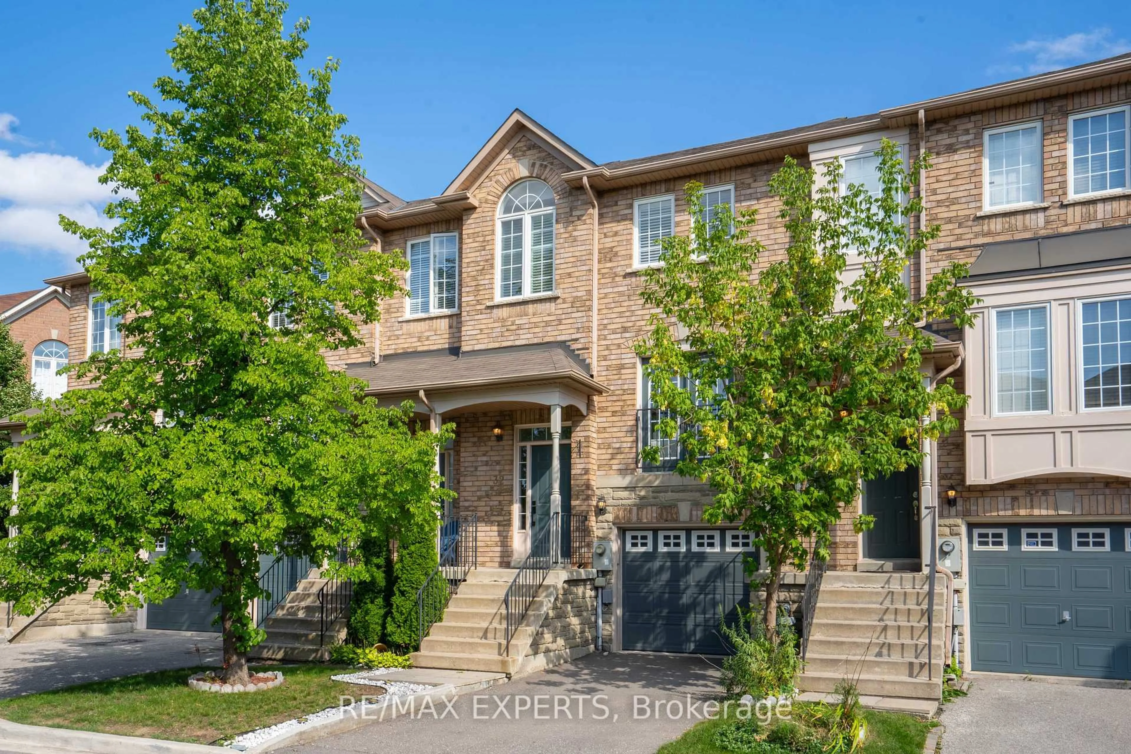 Home with brick exterior material, street for 19 Foxchase Ave #32, Vaughan Ontario L4L 9M9