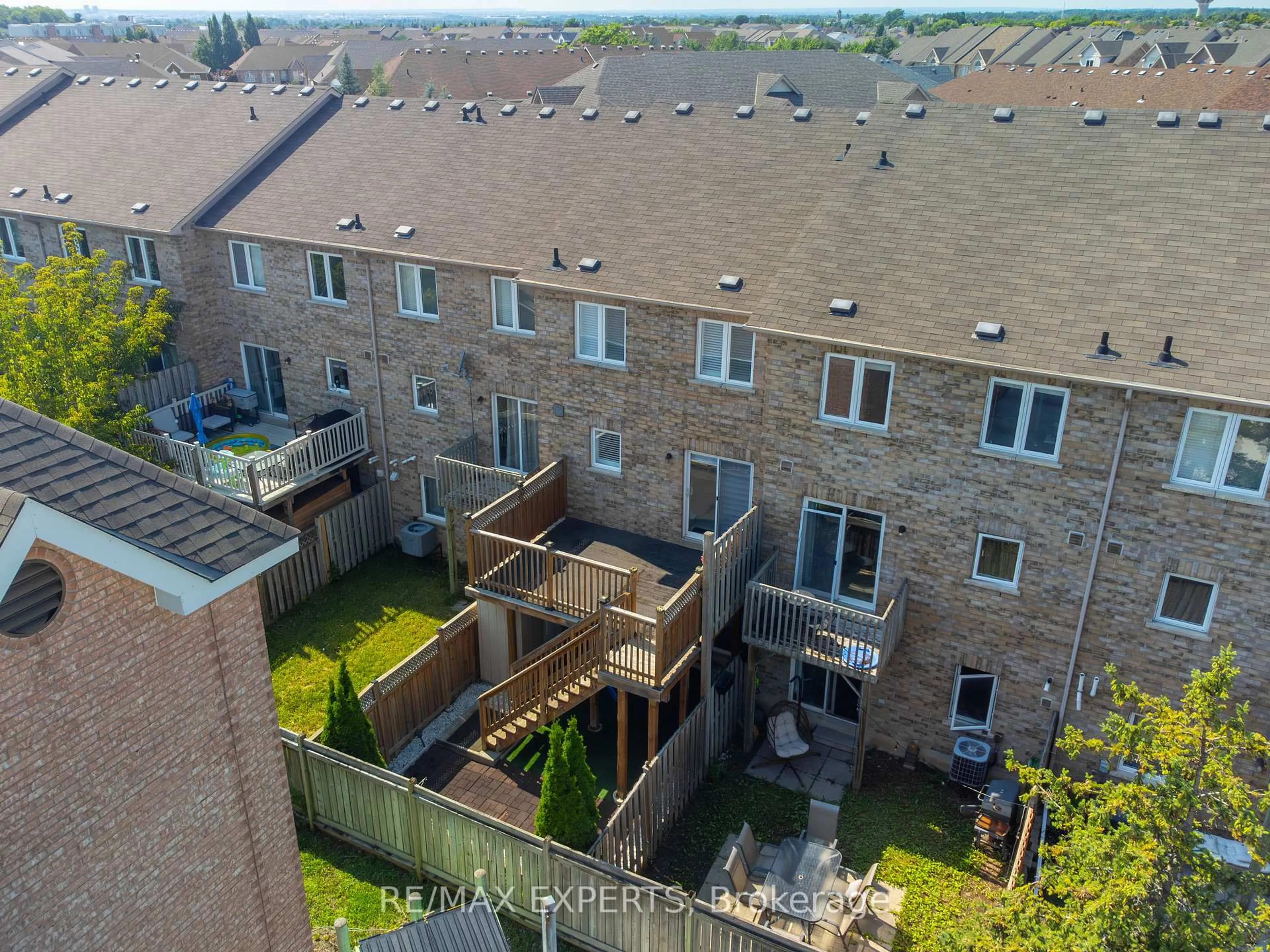 A pic from outside/outdoor area/front of a property/back of a property/a pic from drone, city buildings view from balcony for 19 Foxchase Ave #32, Vaughan Ontario L4L 9M9