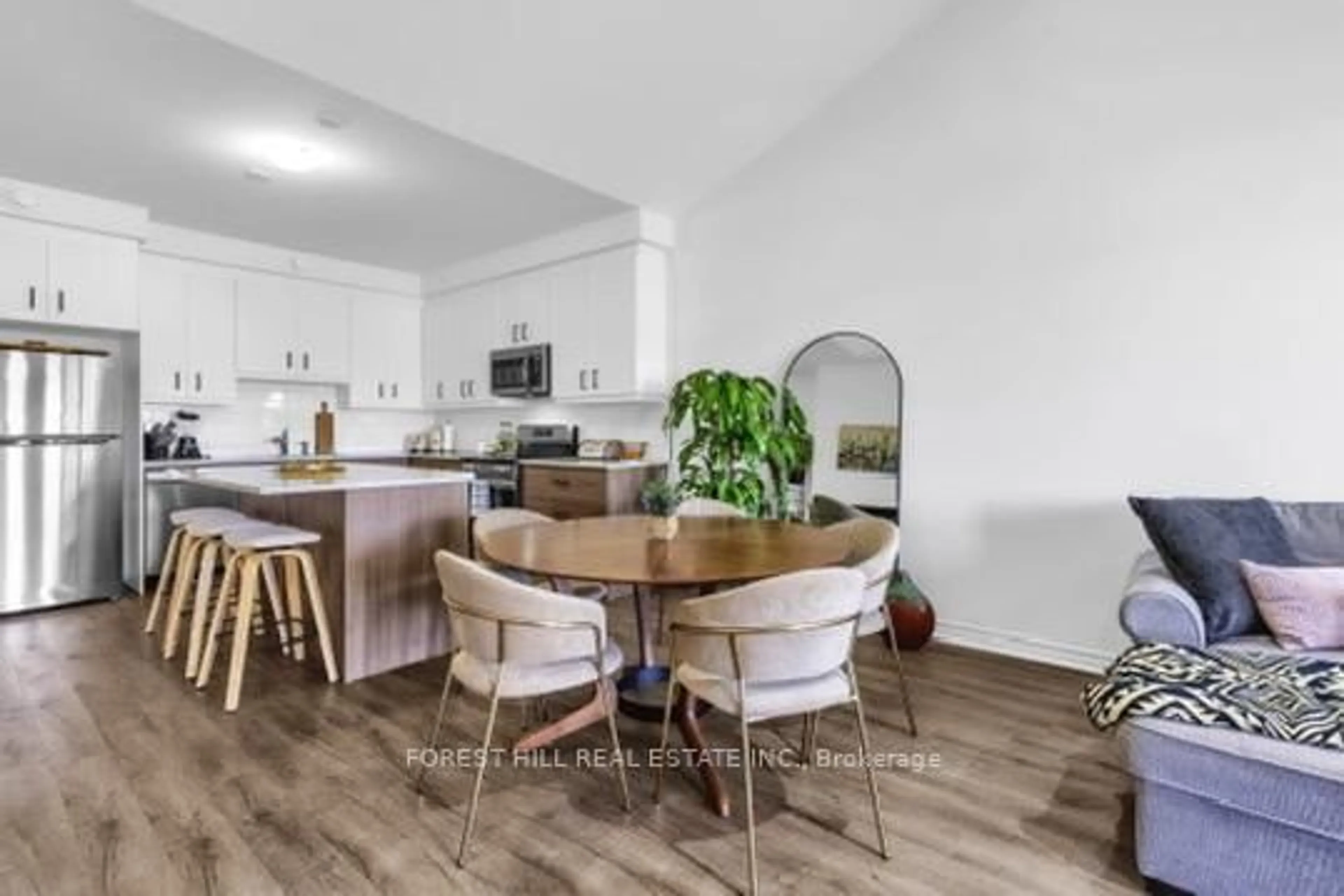Open concept kitchen, wood/laminate floor for 742 Trumbley Pl #742, Innisfil Ontario L9S 0S1