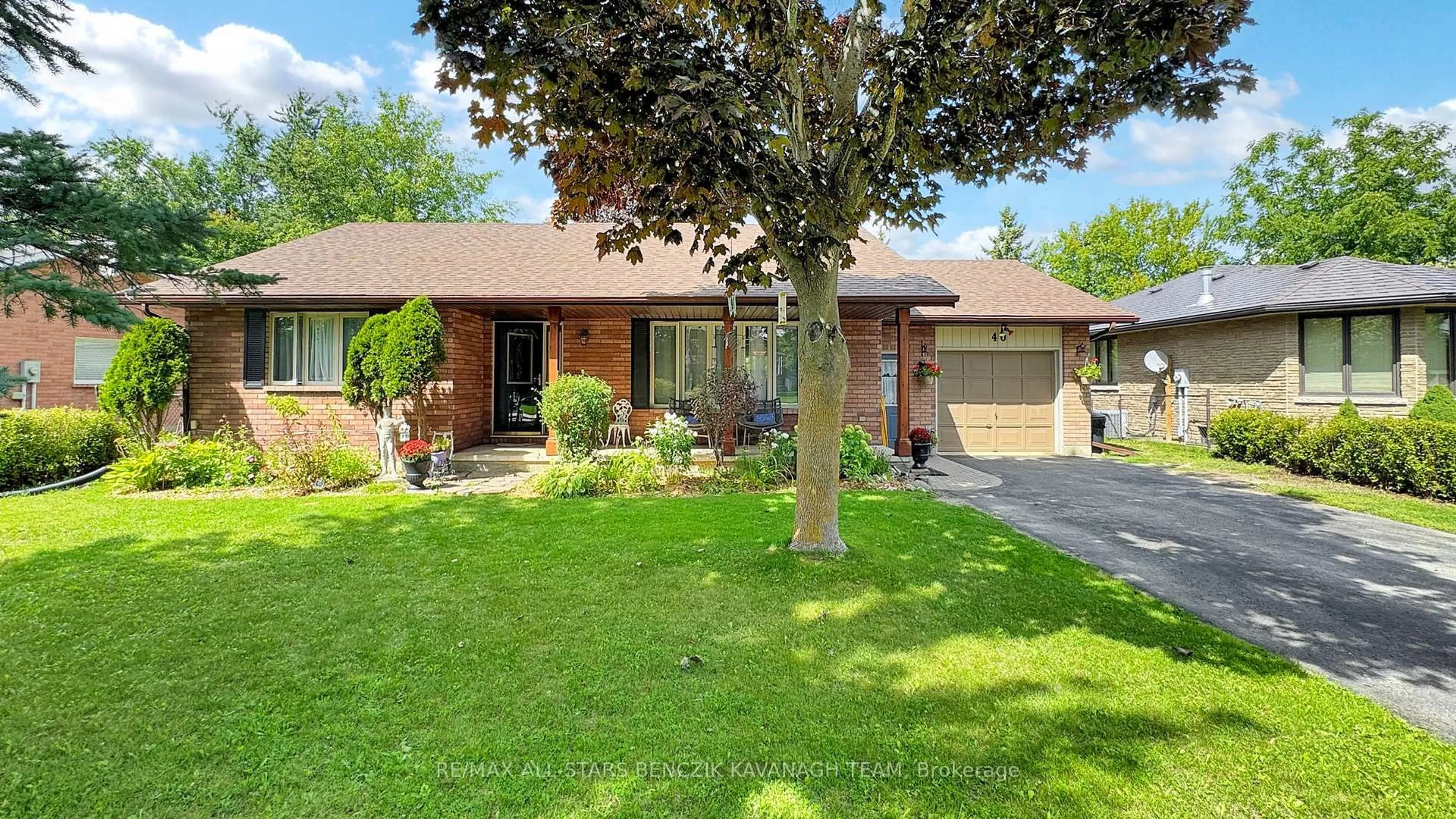 Home with brick exterior material, street for 40 Southern Crt, Brock Ontario L0C 1H0