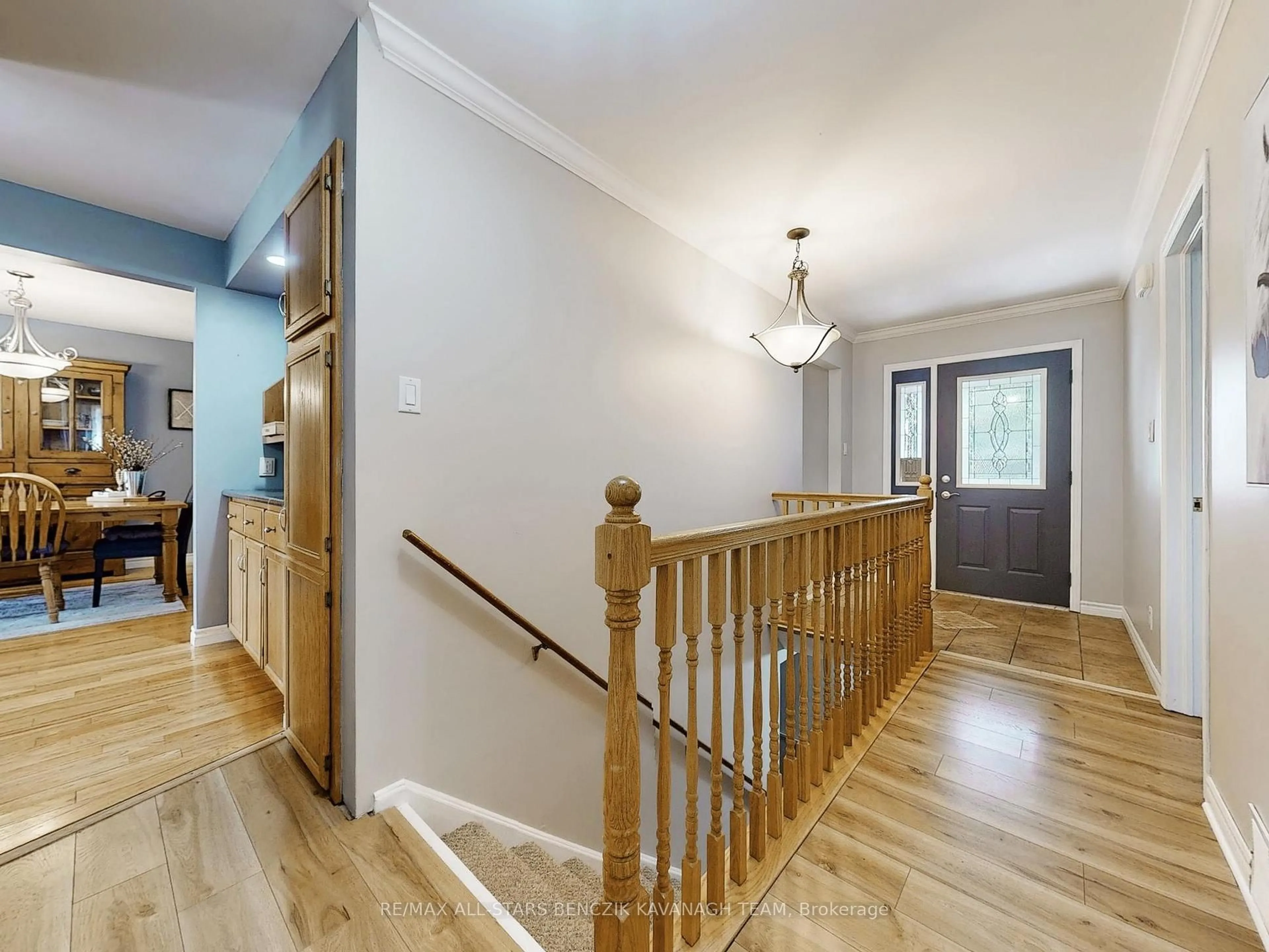 Indoor foyer for 40 Southern Crt, Brock Ontario L0C 1H0
