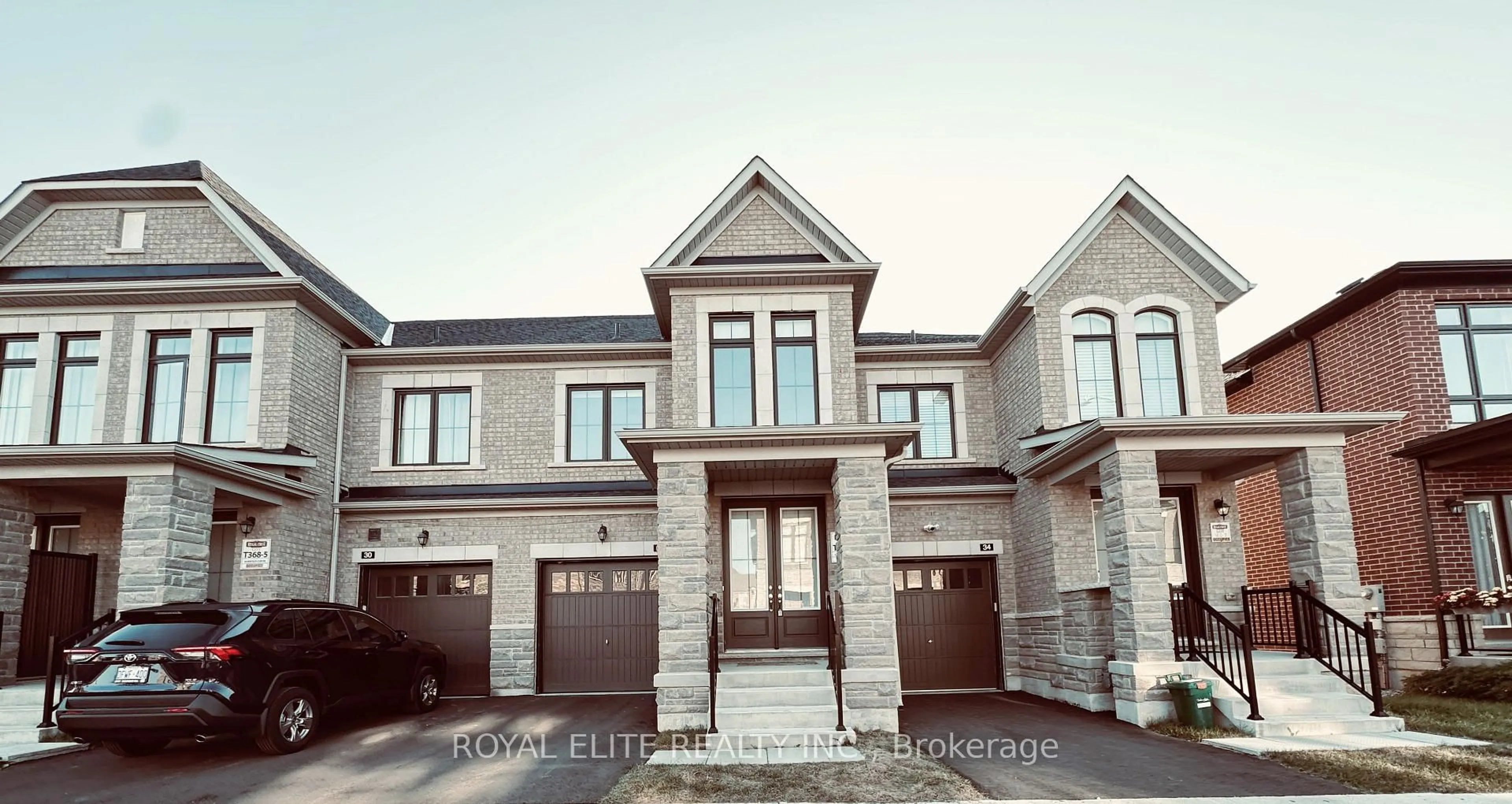 Home with brick exterior material, street for 32 Hercules Club Dr, Richmond Hill Ontario L4E 1K7