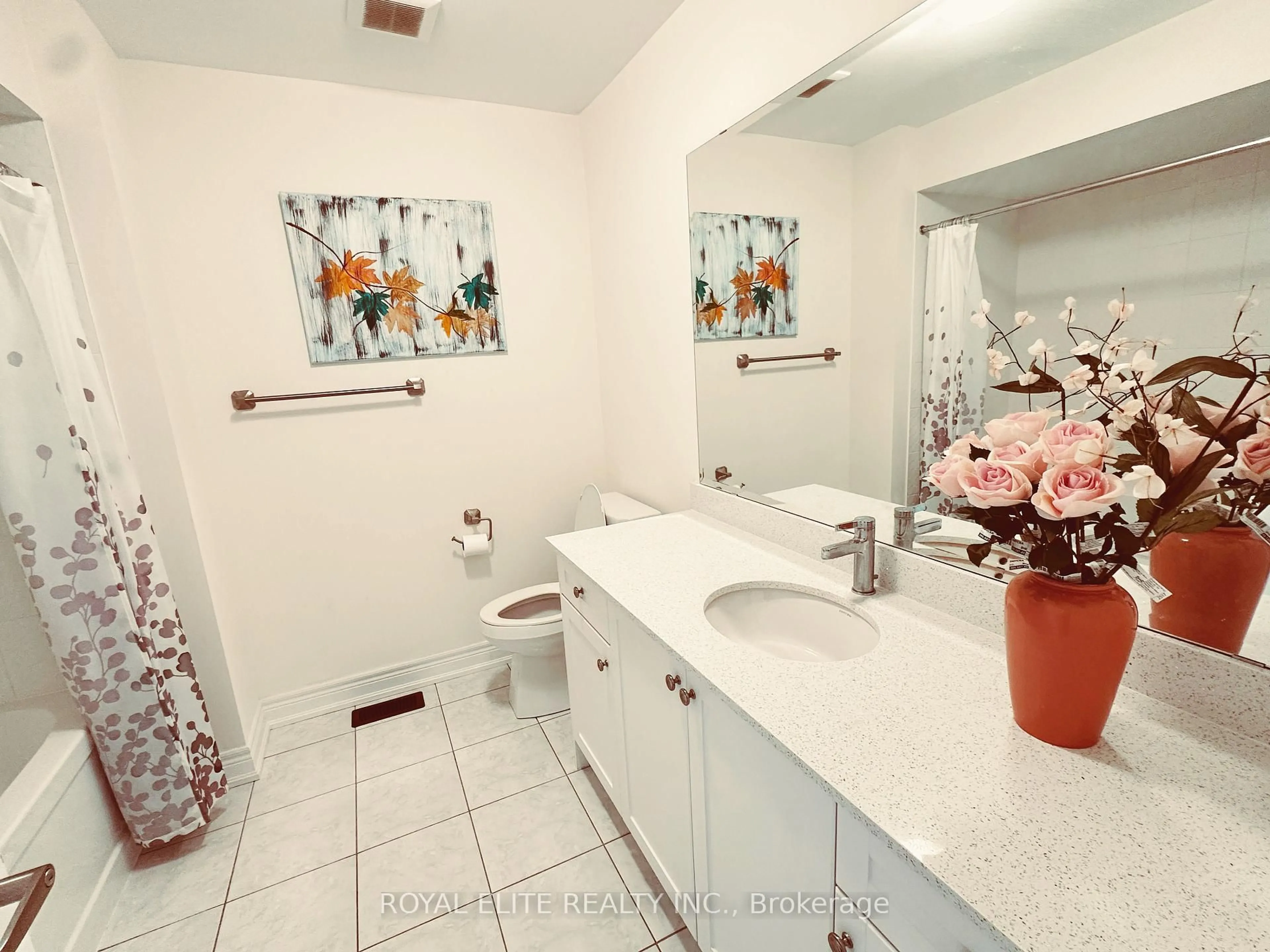 Contemporary bathroom, ceramic/tile floor for 32 Hercules Club Dr, Richmond Hill Ontario L4E 1K7