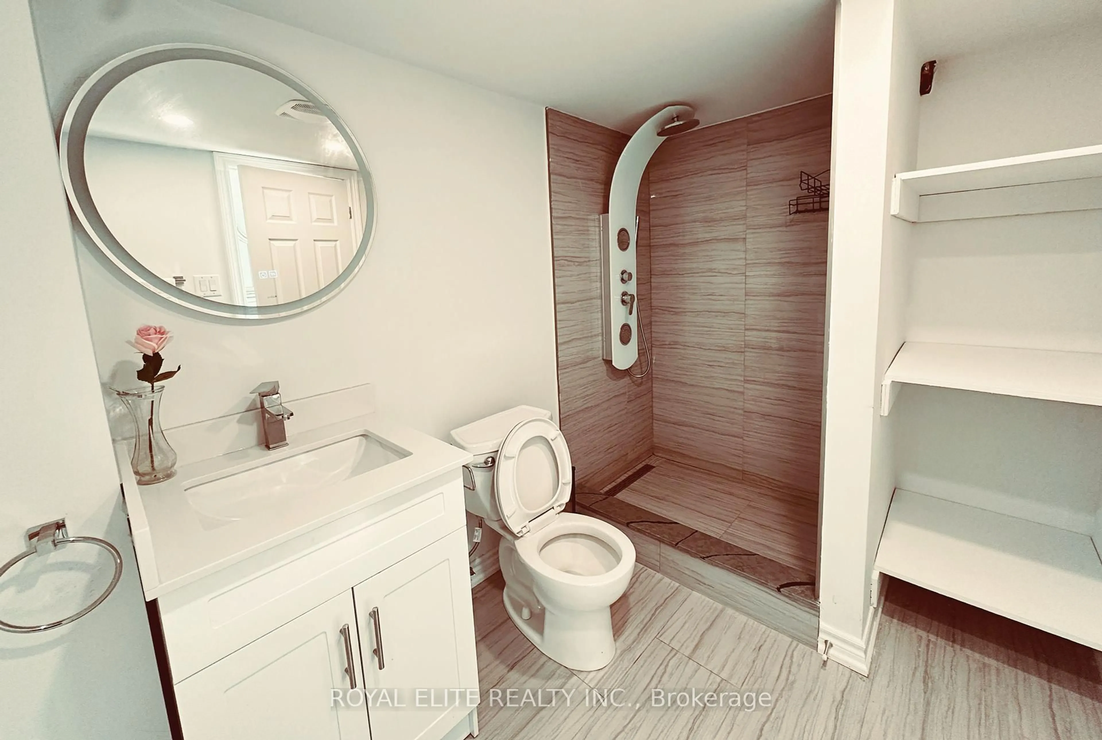 Standard bathroom, ceramic/tile floor for 32 Hercules Club Dr, Richmond Hill Ontario L4E 1K7