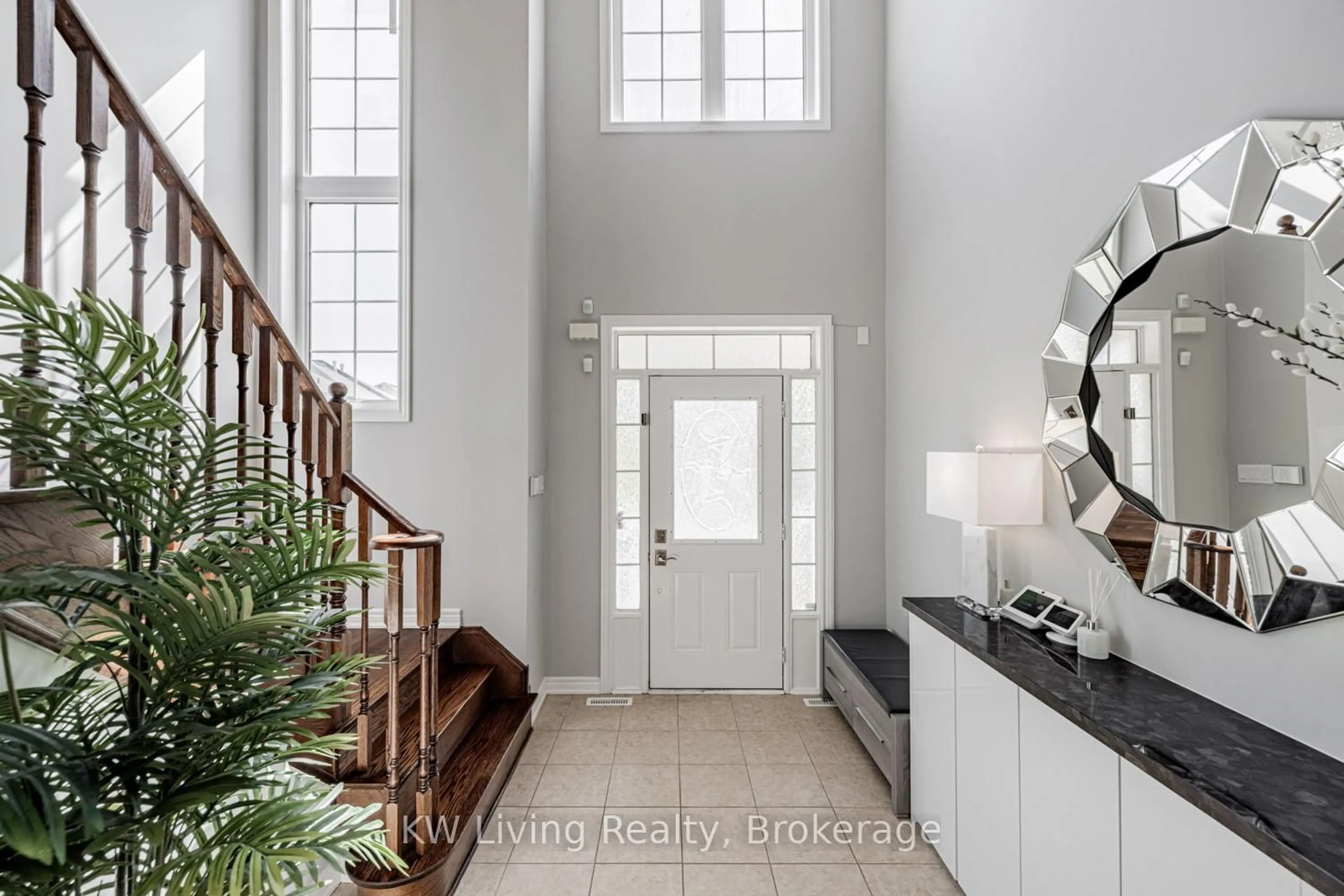 Indoor entryway for 84 Manila Ave, Markham Ontario L6C 0R7