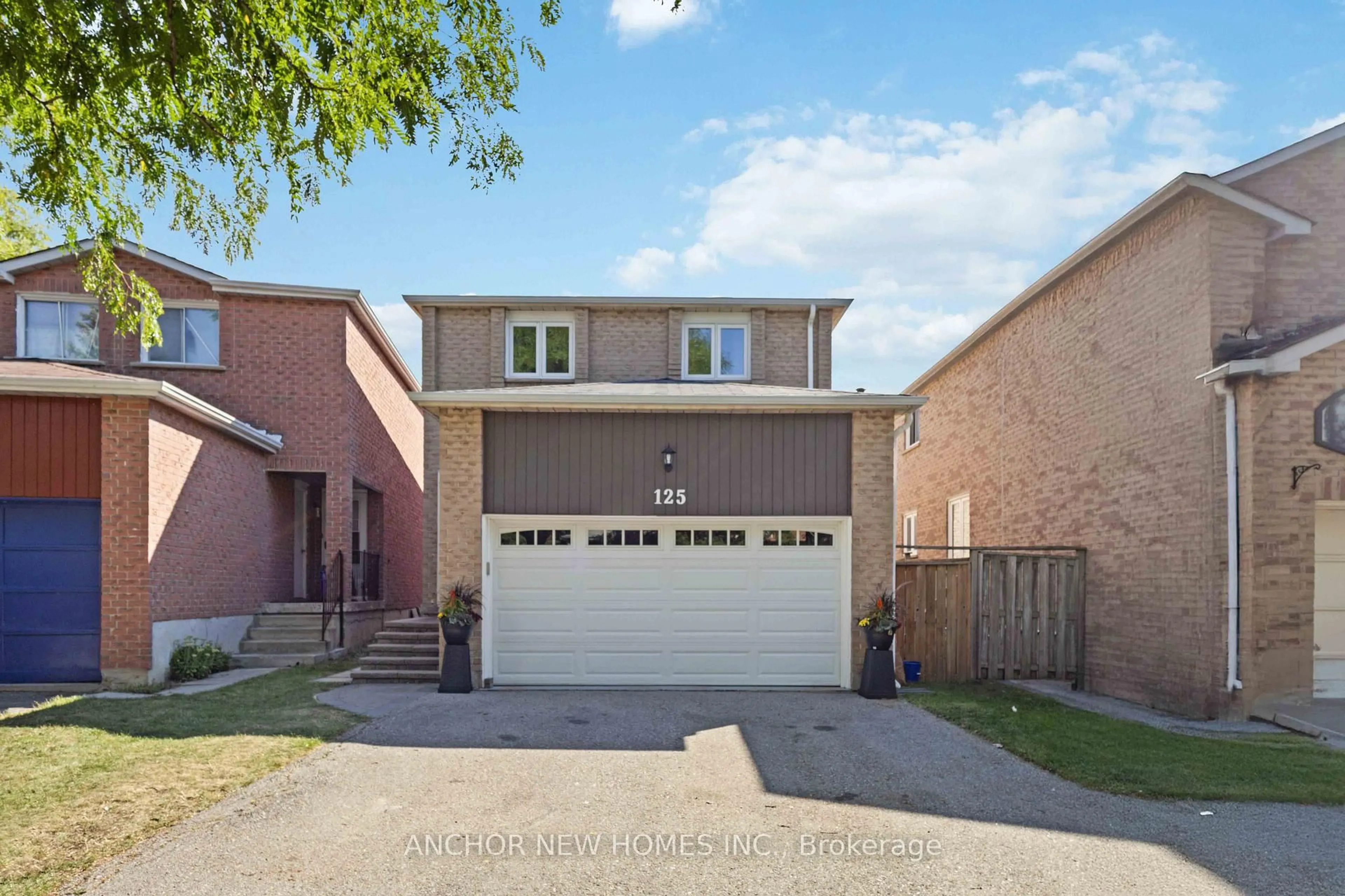 Home with brick exterior material, street for 125 Laguna Cres, Markham Ontario L3S 3G6