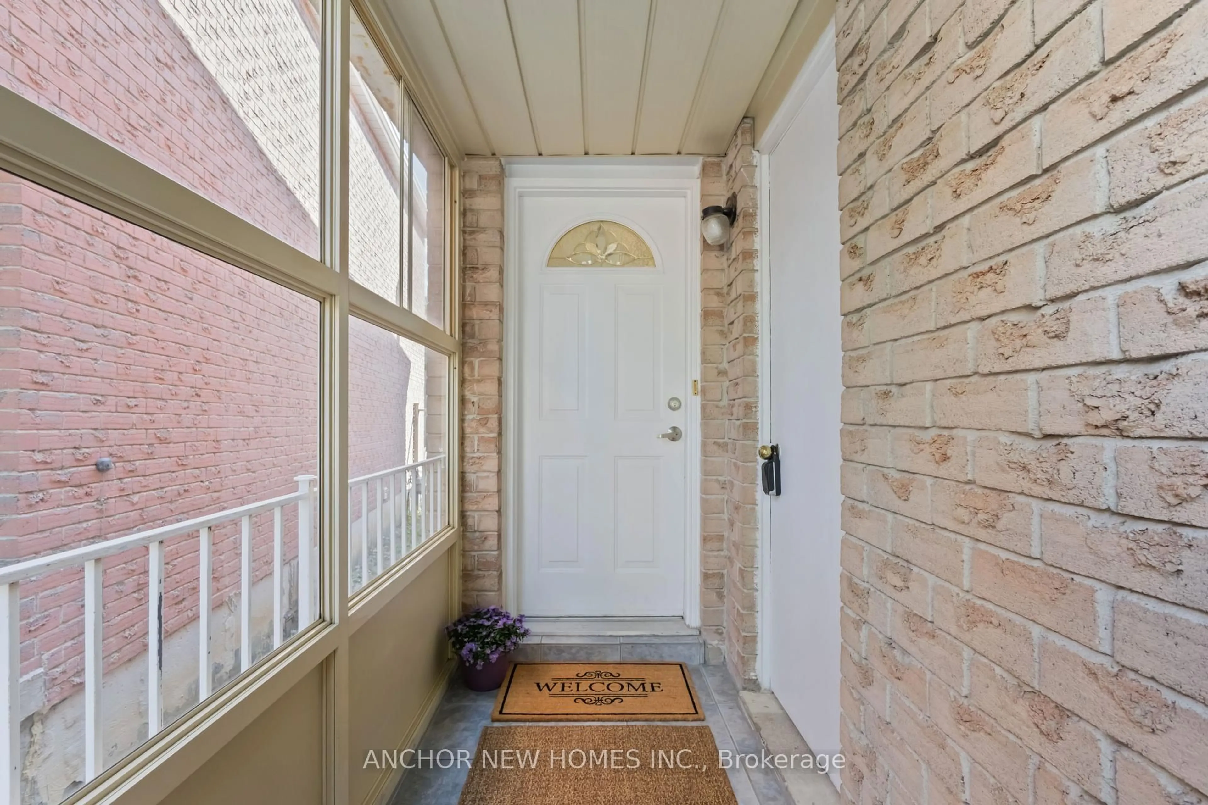 Indoor entryway for 125 Laguna Cres, Markham Ontario L3S 3G6