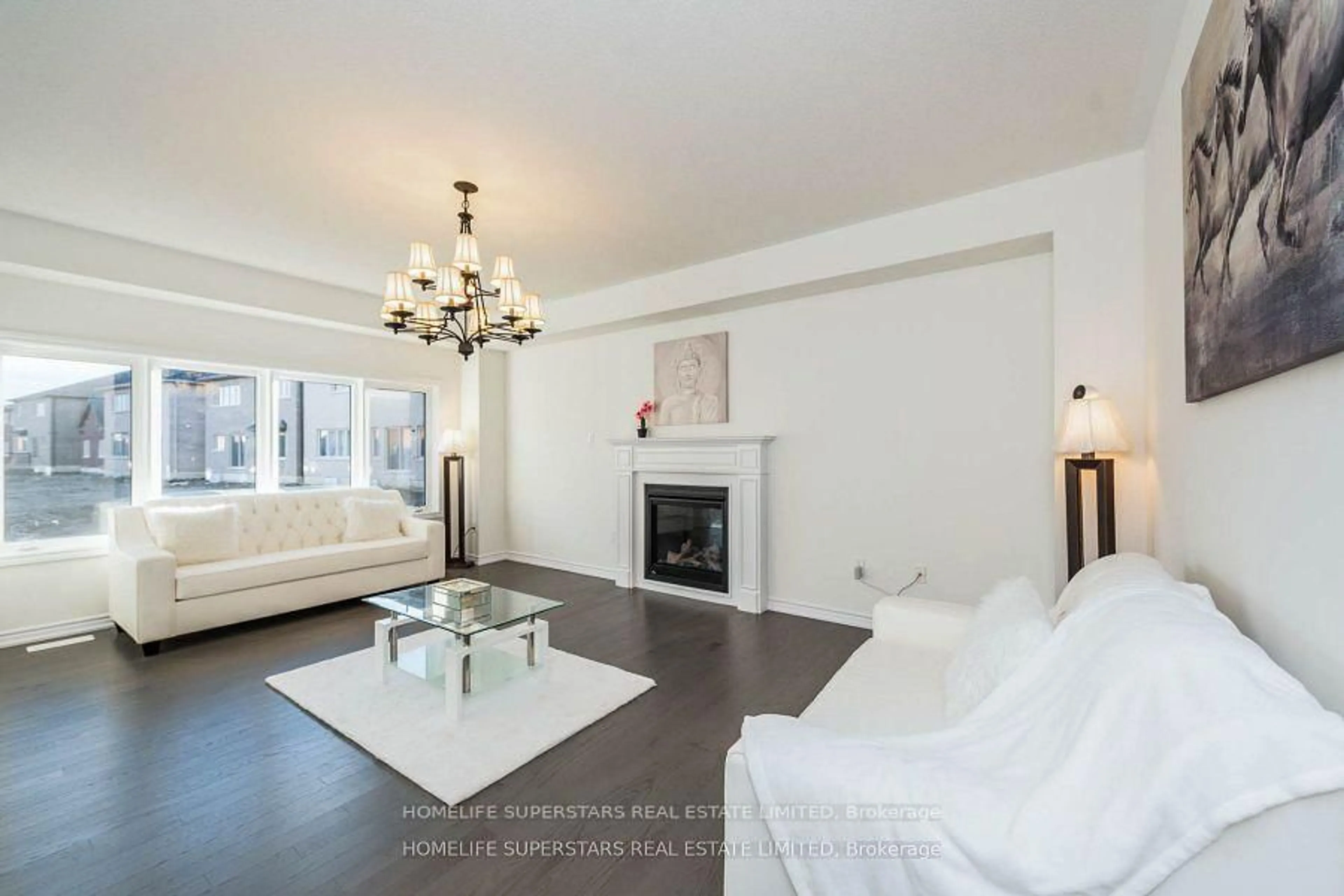 Living room with furniture, unknown for 1121 Cole St, Innisfil Ontario L9R 0R3
