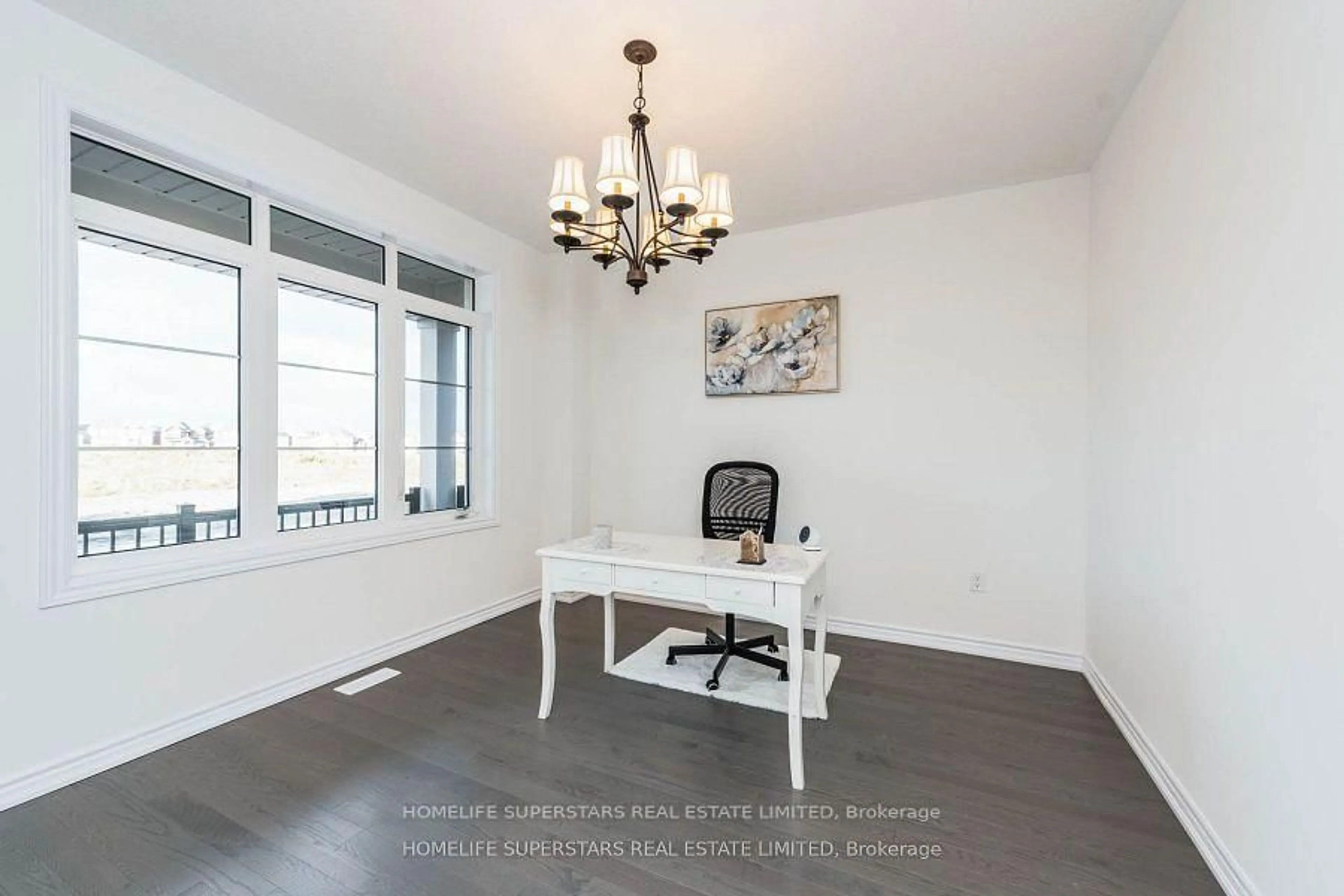 A pic of a room for 1121 Cole St, Innisfil Ontario L9R 0R3